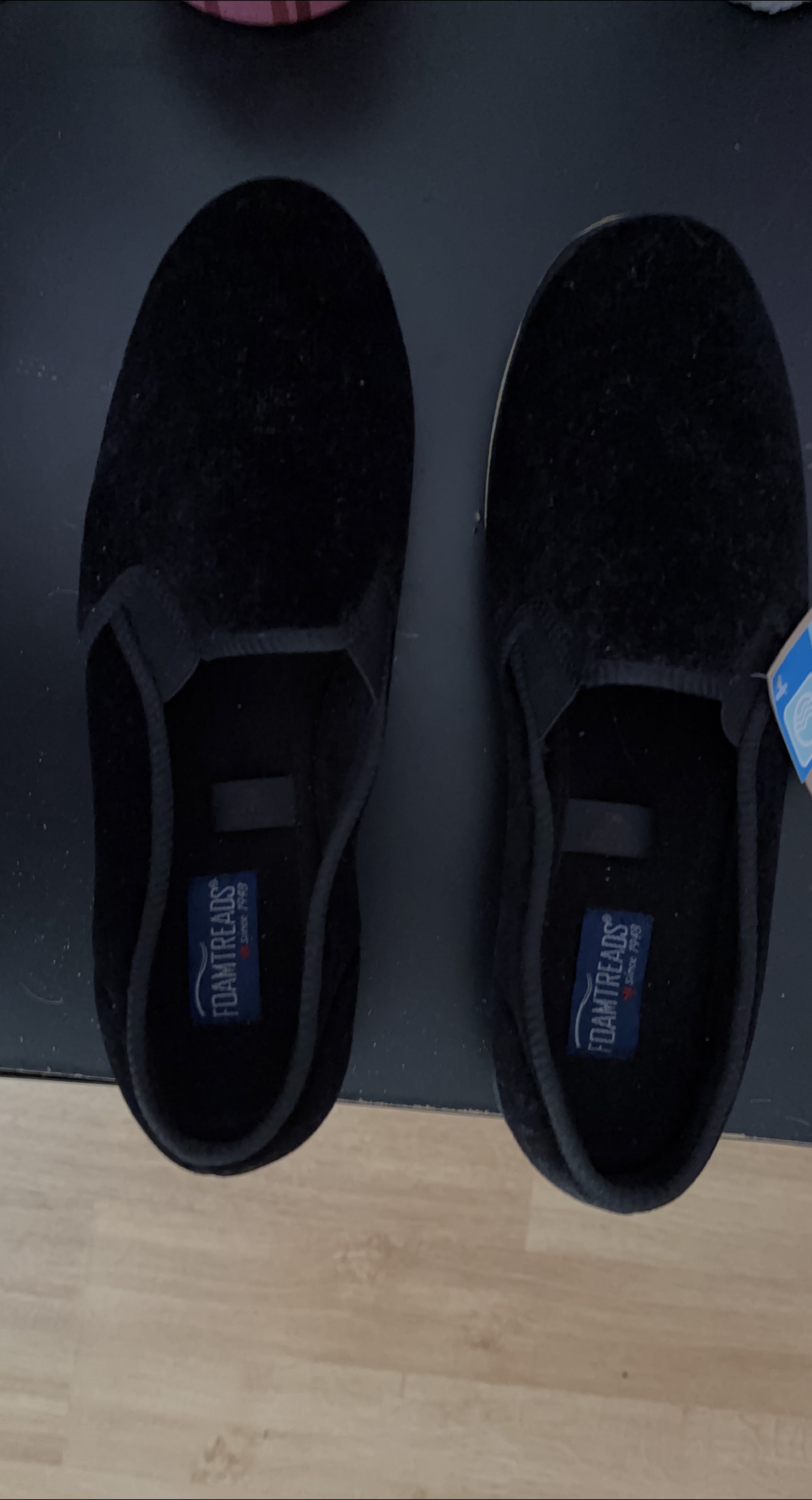 Foamtreads Black Slippers thumbnail