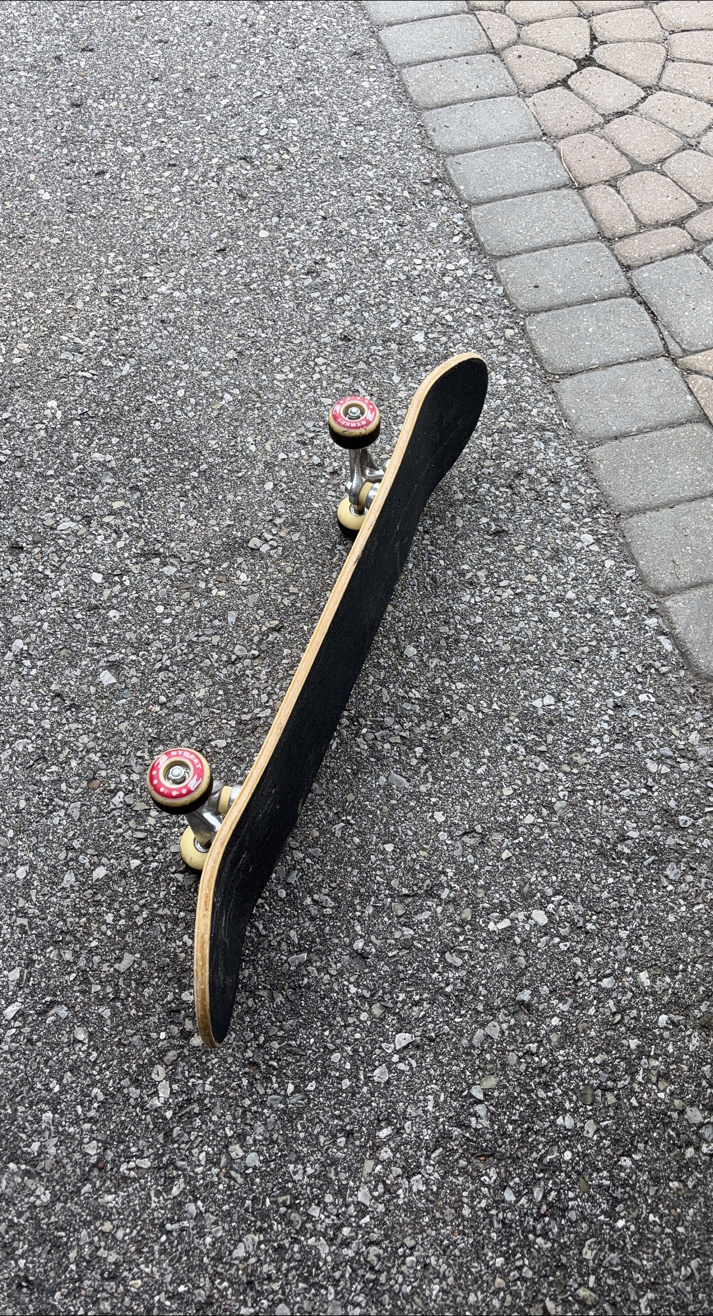 Used Skateboard thumbnail