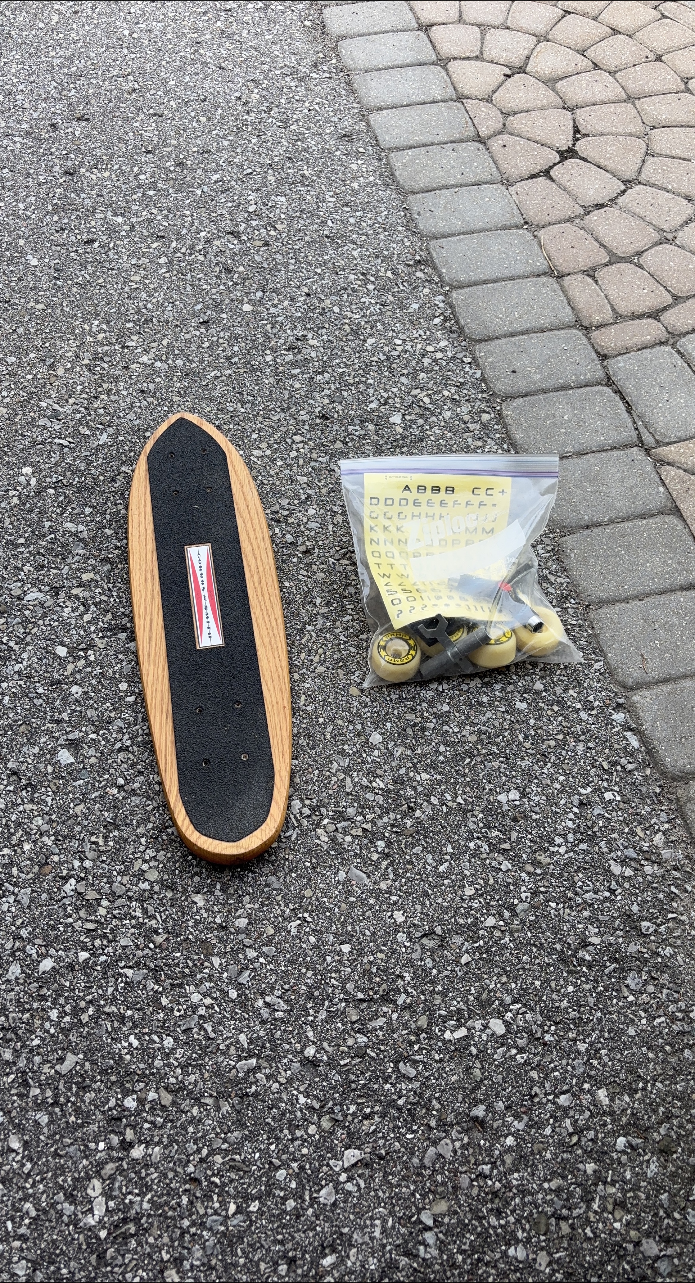 G&S Skateboard Deck & Wheels thumbnail