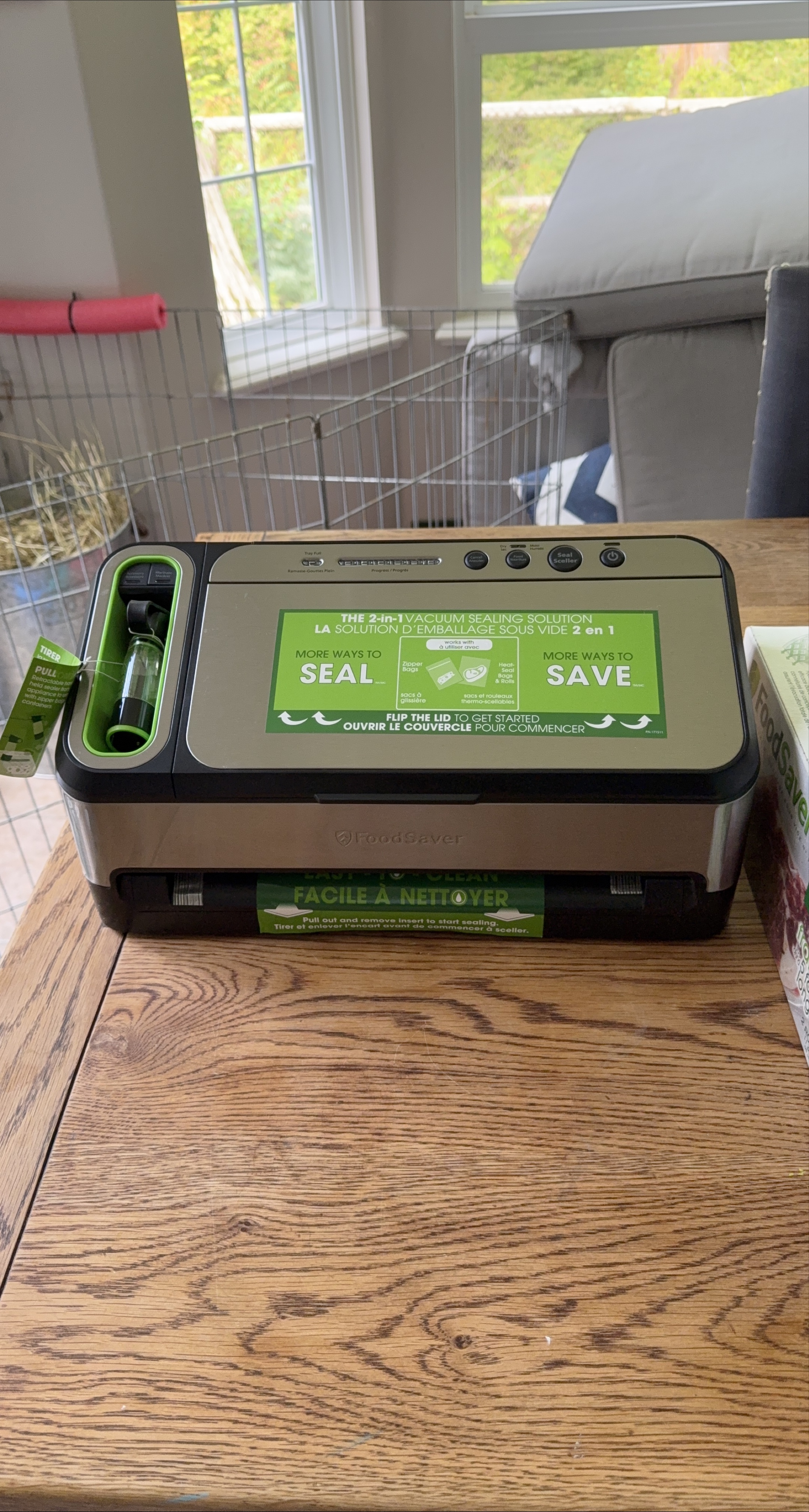 FoodSaver 2-in-1 Vacuum Sealing System thumbnail