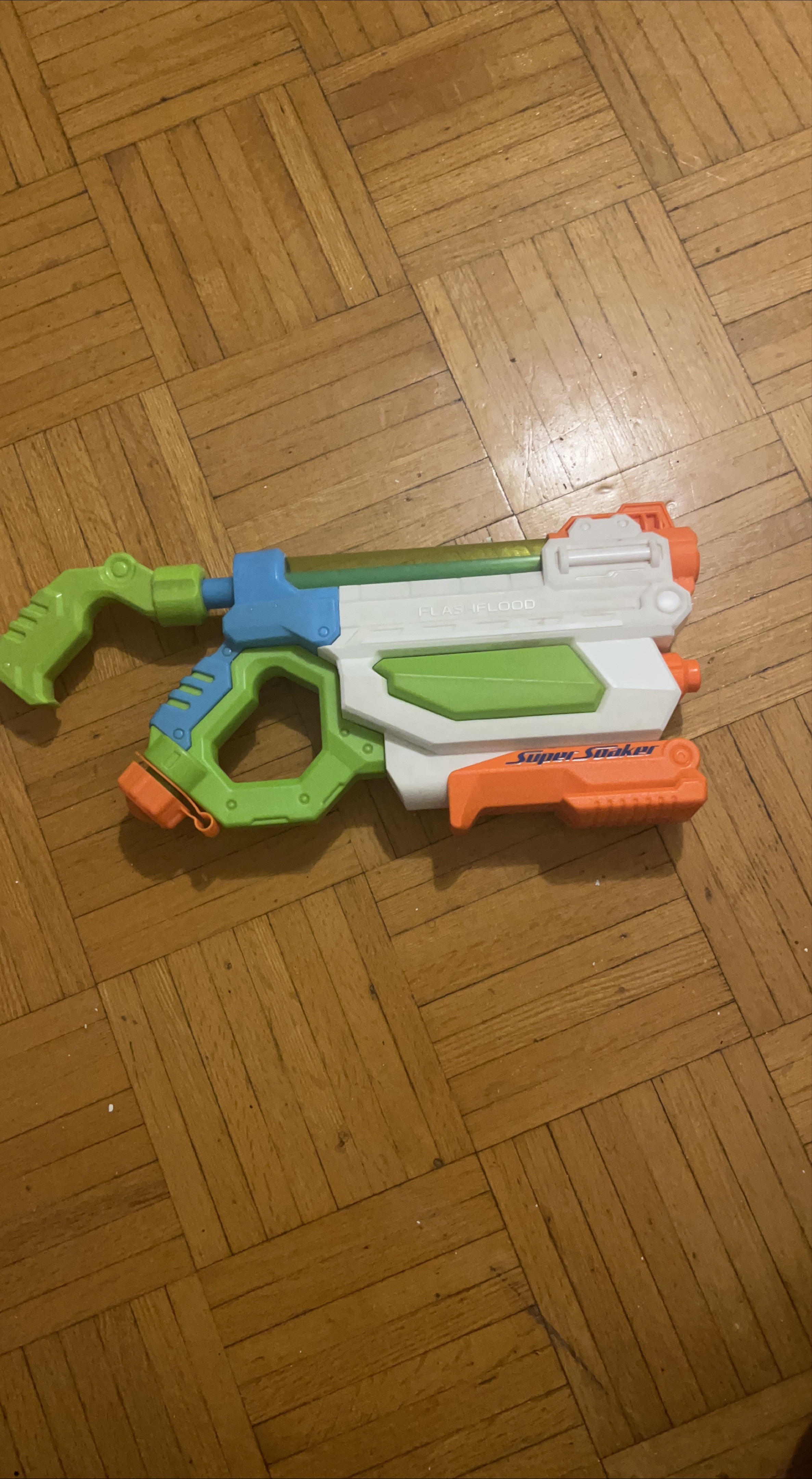 Super Soaker Flash Flood Water Gun