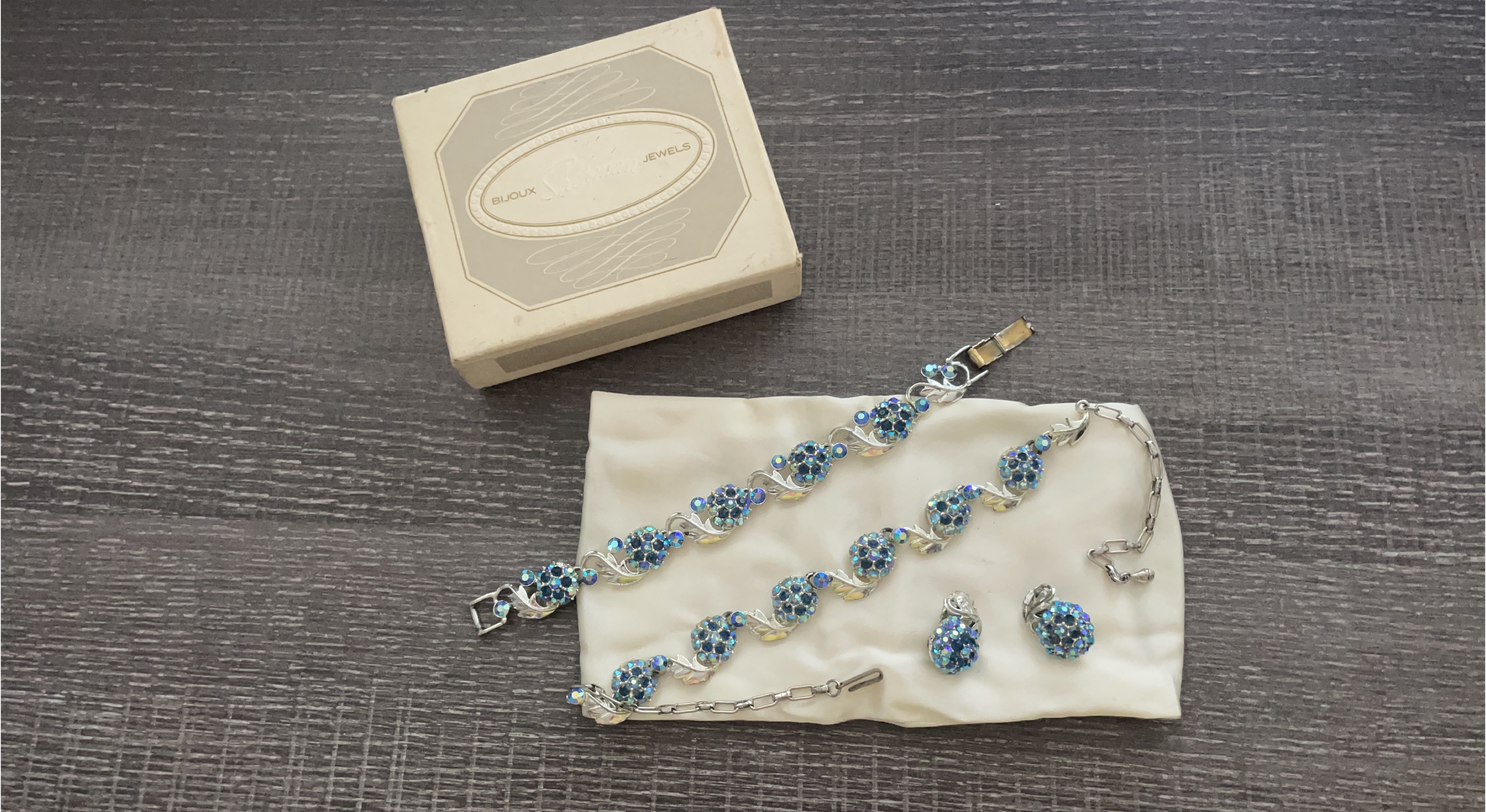 Vintage Crystal Jewelry Set thumbnail