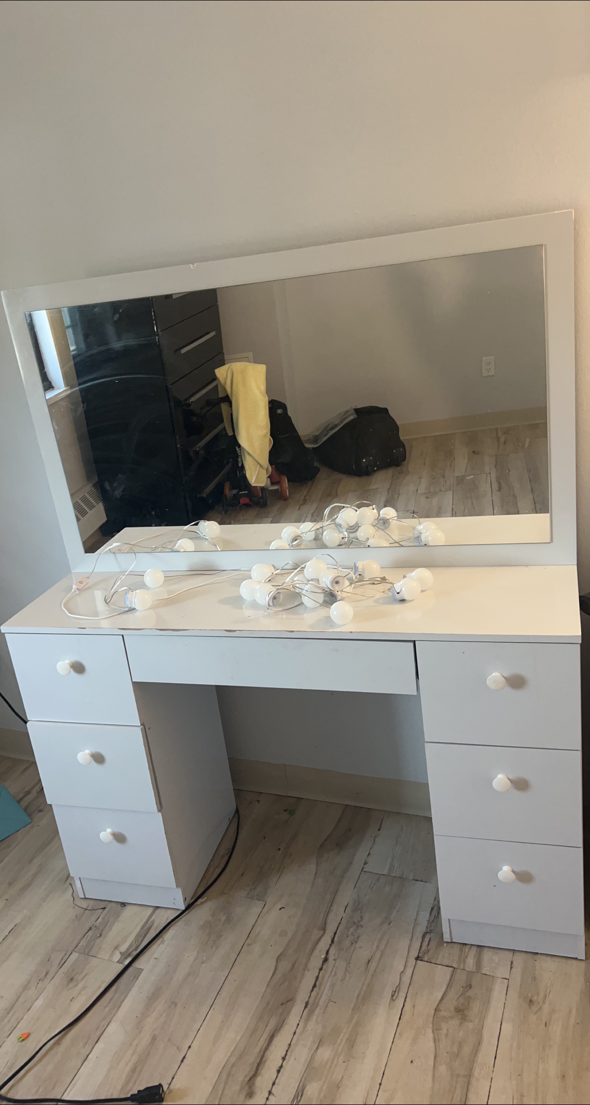 White Vanity Desk with Mirror & Lights thumbnail