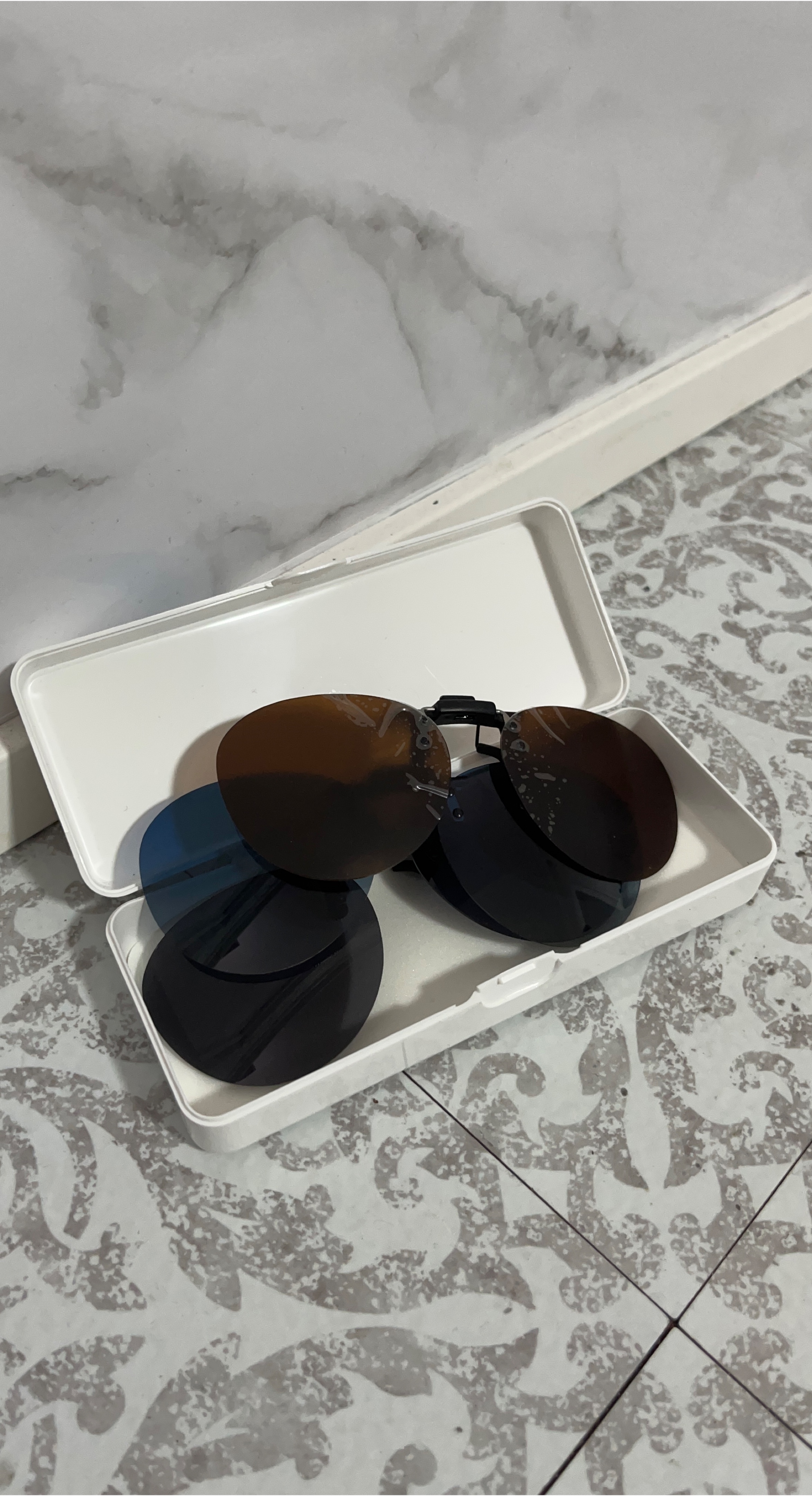Clip-on Sunglasses Set thumbnail