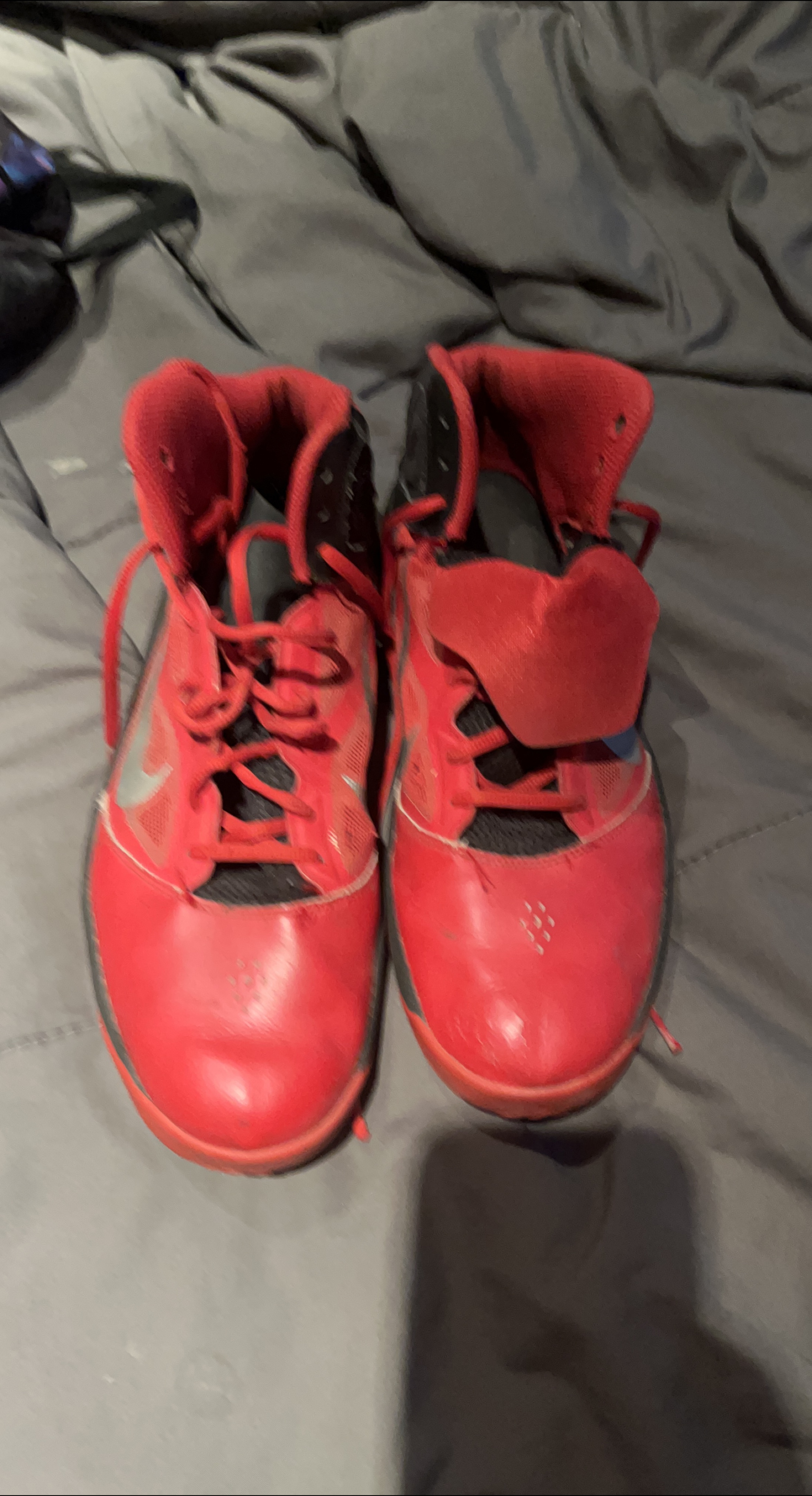 Red Basketball Shoes thumbnail