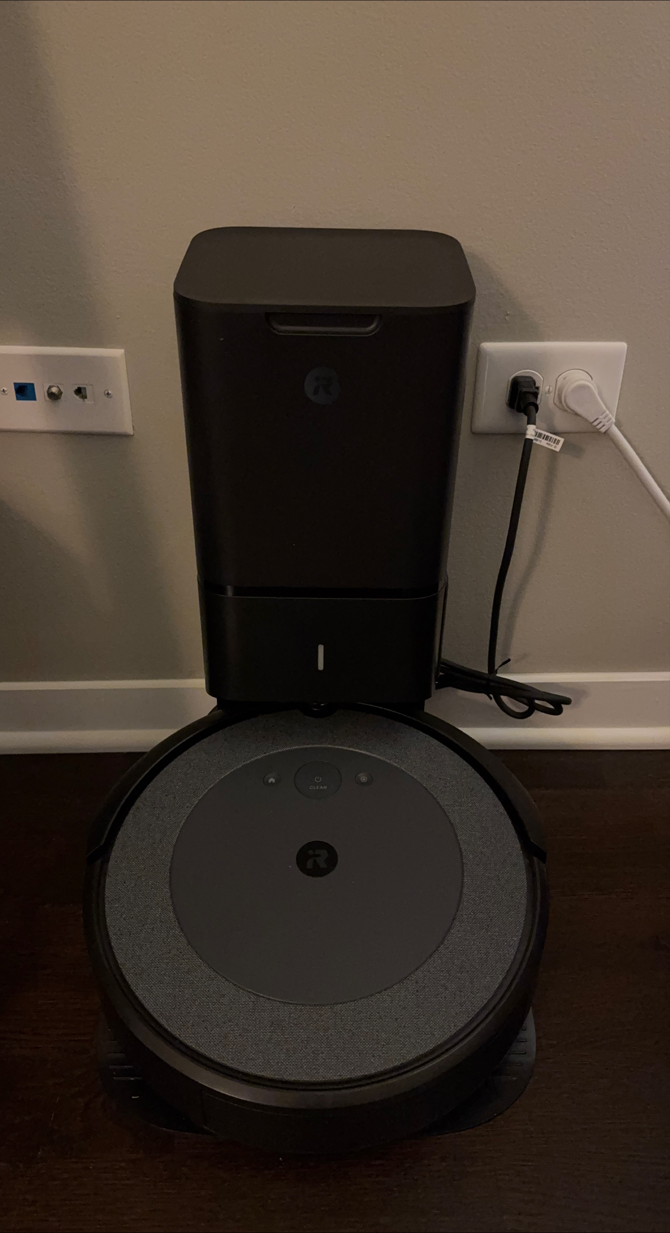 iRobot Roomba i3 Robot Vacuum with Clean Base
