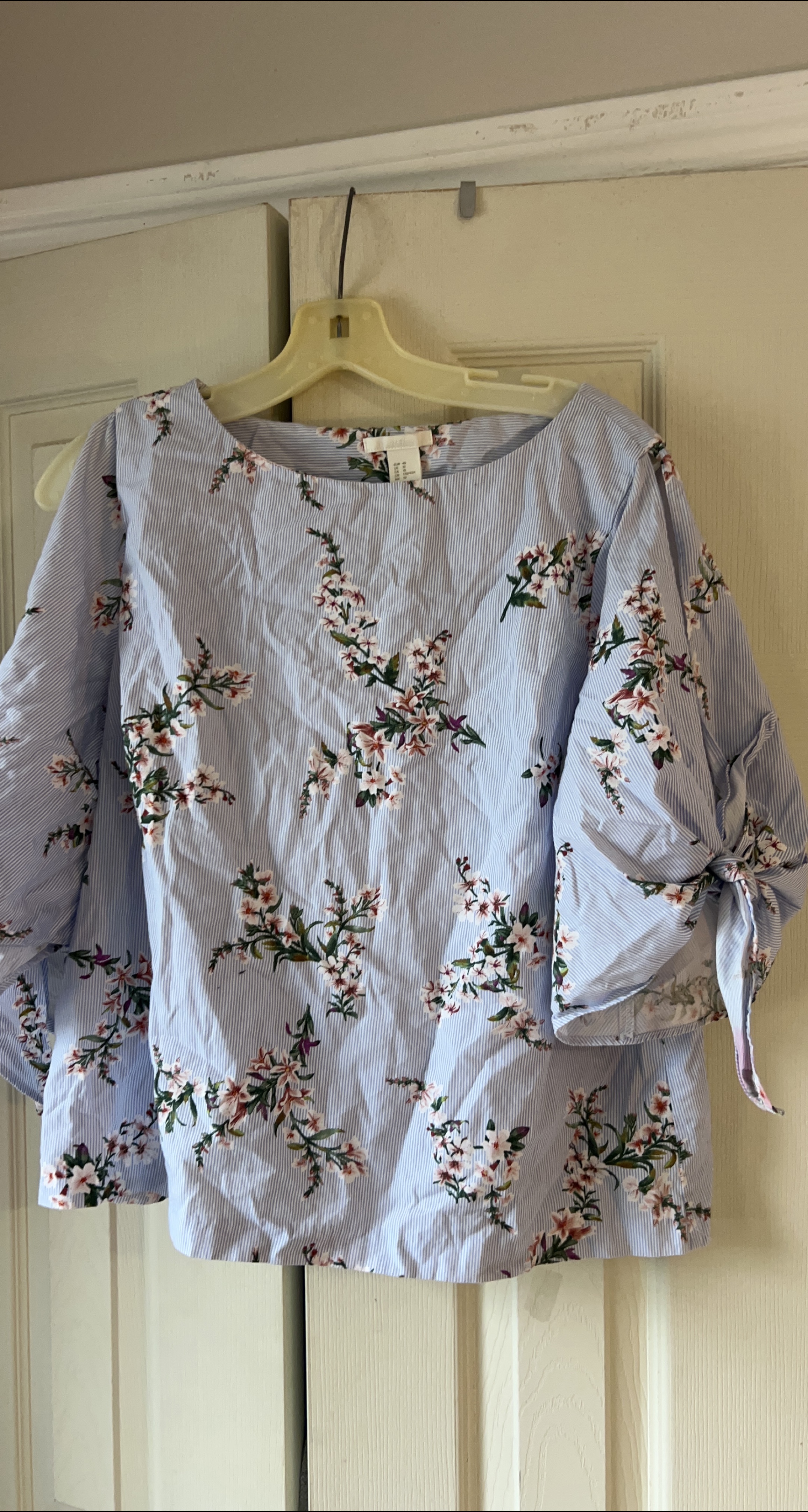 H&M Floral Blouse - Size large thumbnail