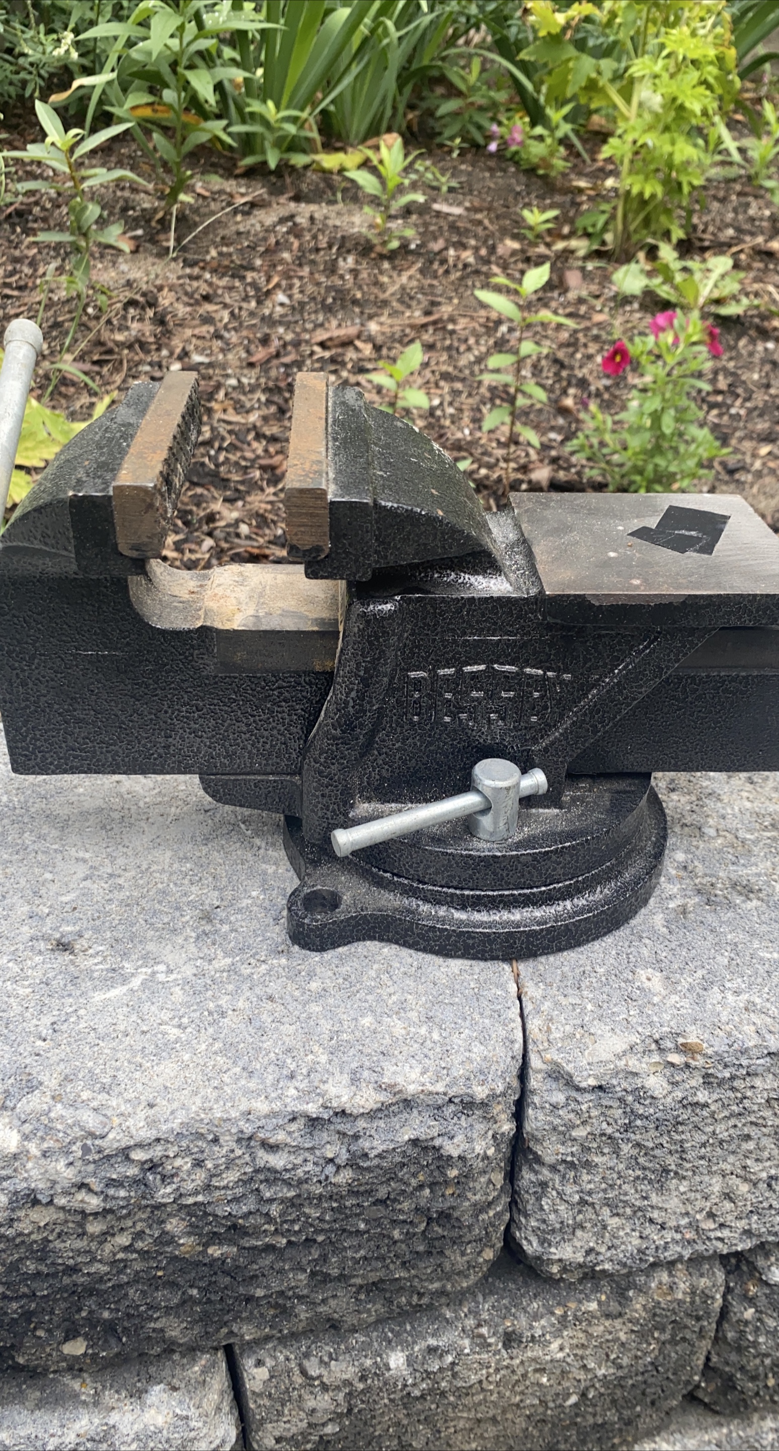 Record Bench Vise thumbnail