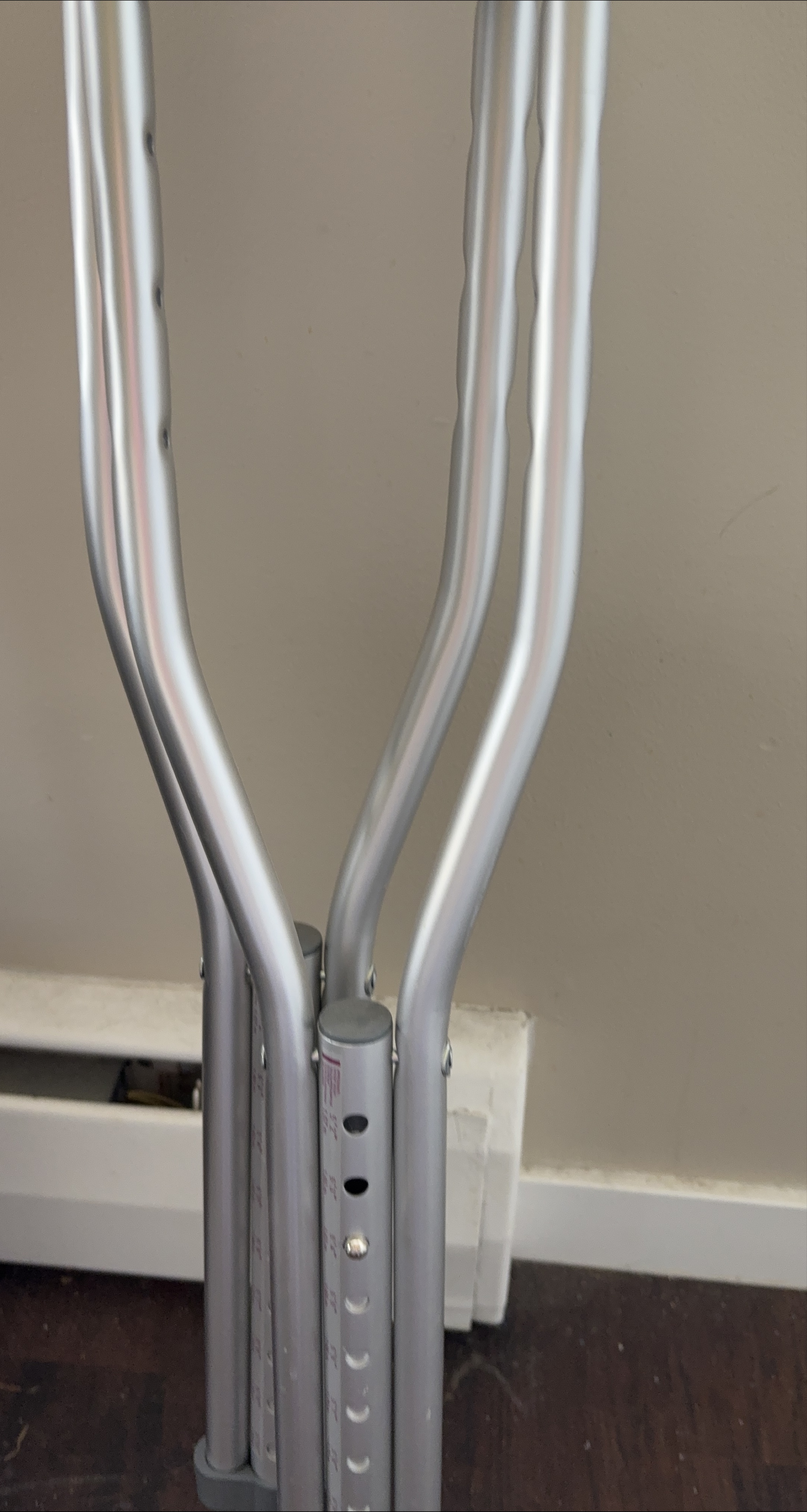 Adjustable Aluminum Crutches thumbnail