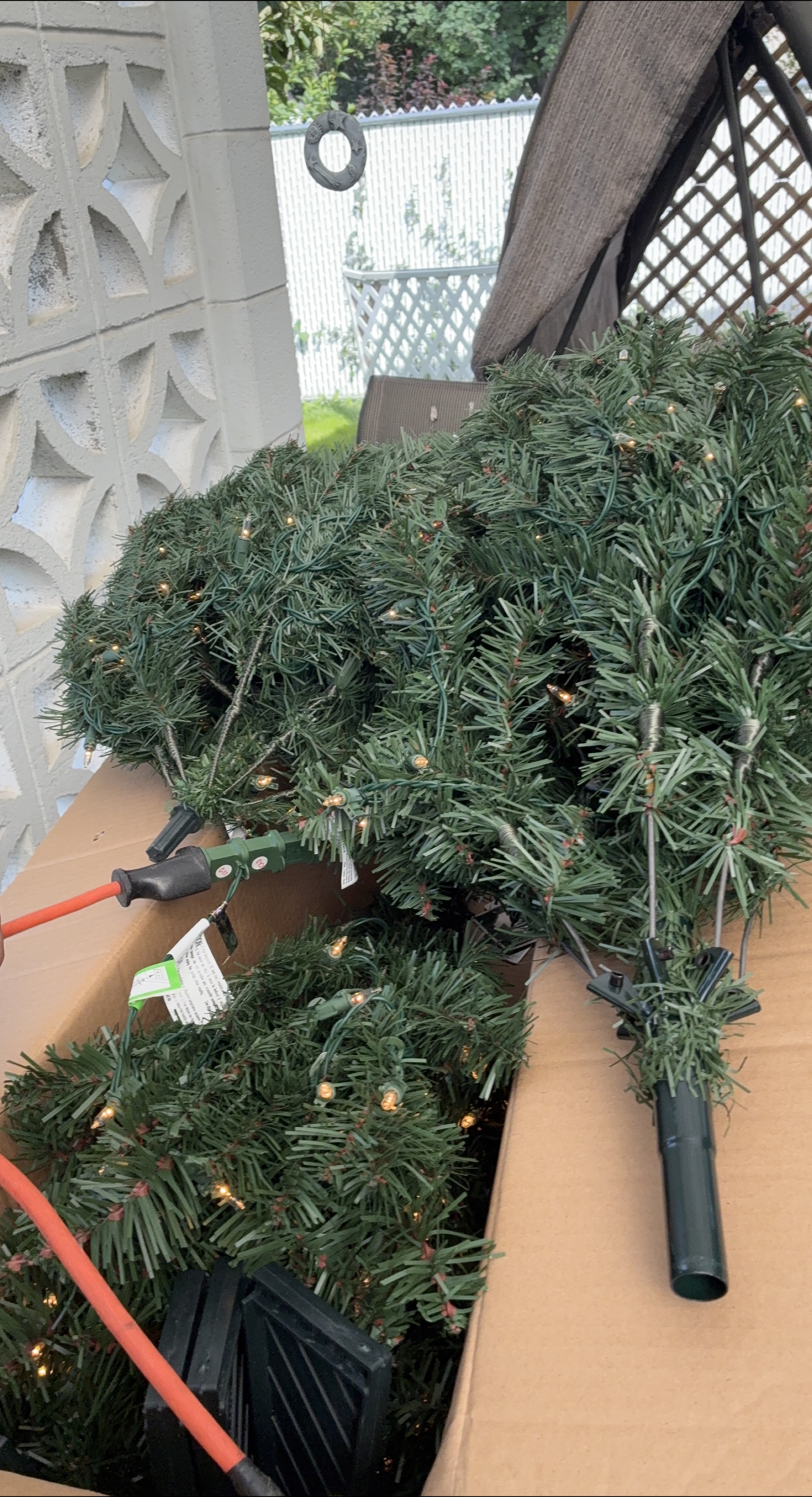 Pre-lit Artificial Christmas Tree thumbnail