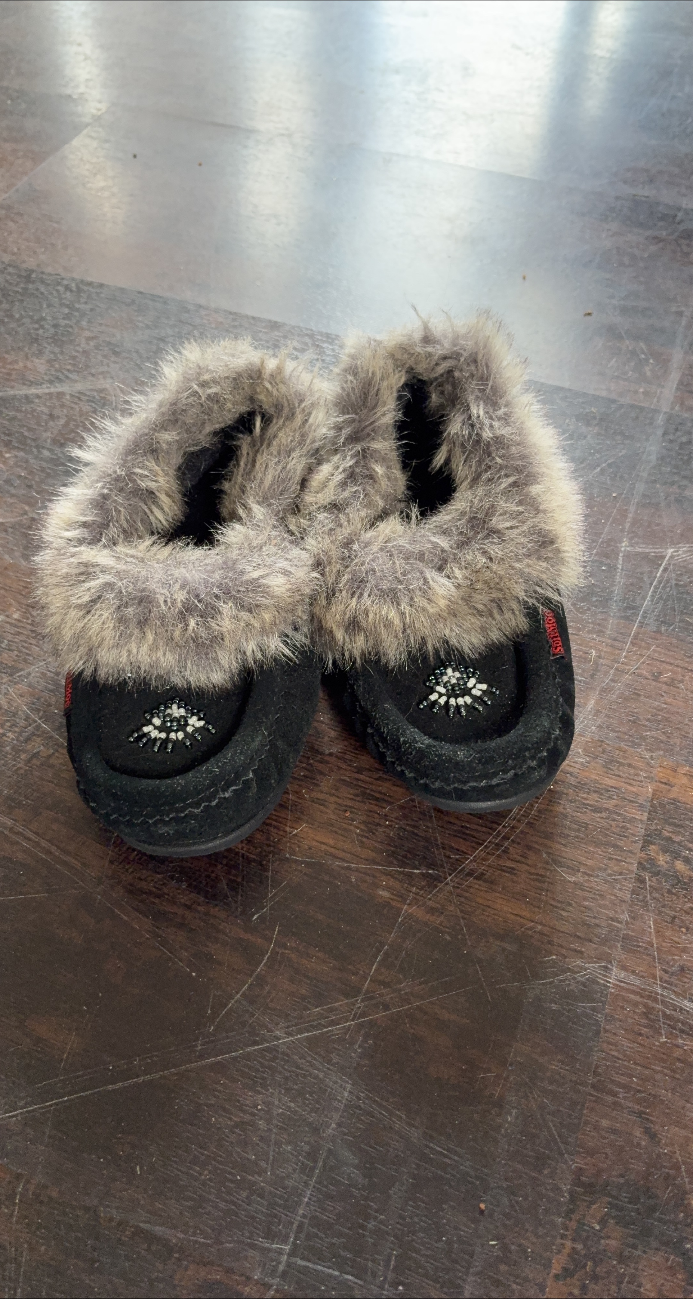 Manitobah Mukluks Black Moccasins Size 3 thumbnail