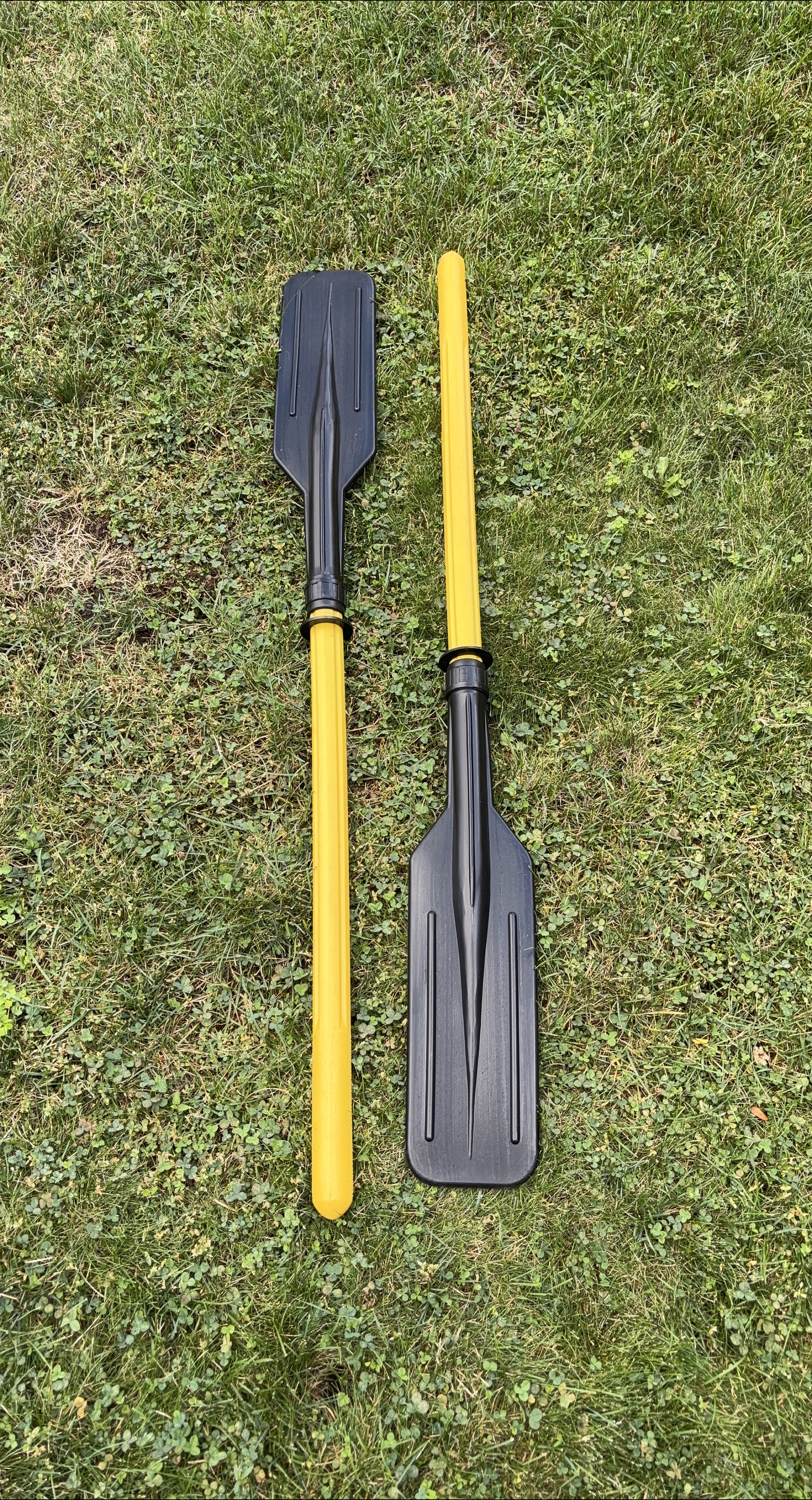 Plastic paddles/oars thumbnail