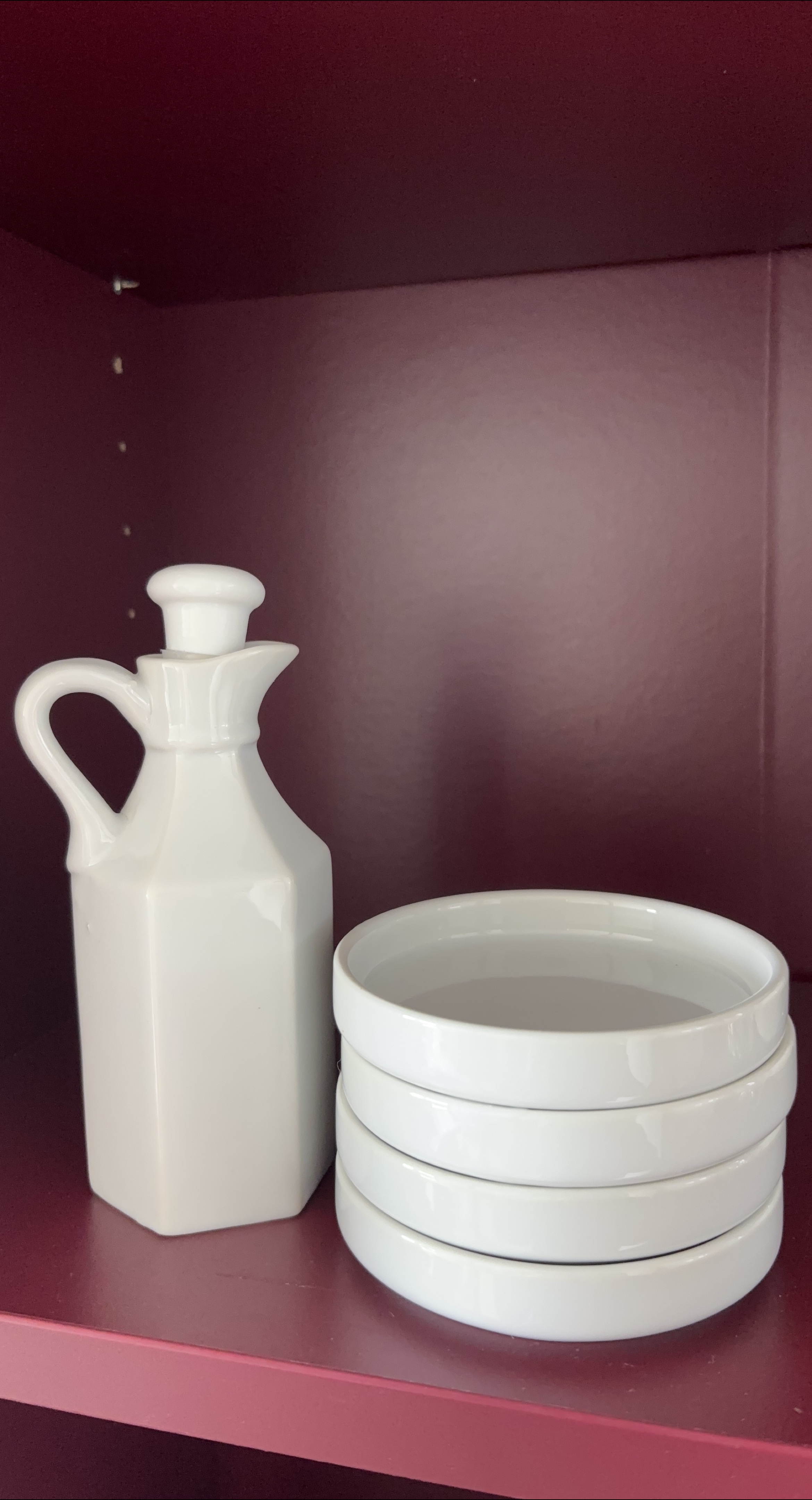 White Oil Dispenser & Plates thumbnail