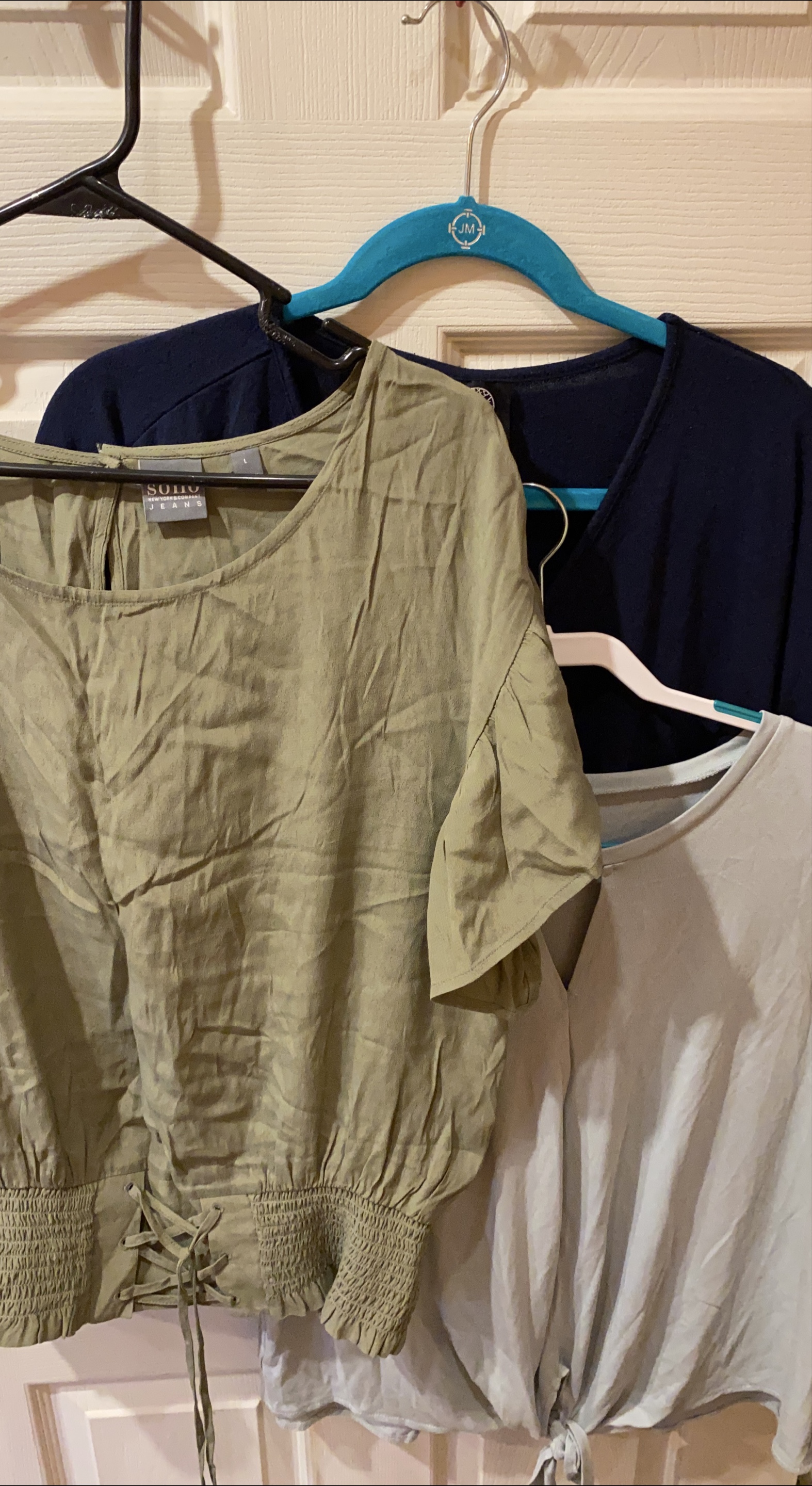 Mixed Lot Women's Tops - Soho Jeans, Loft, Roz & Ali thumbnail
