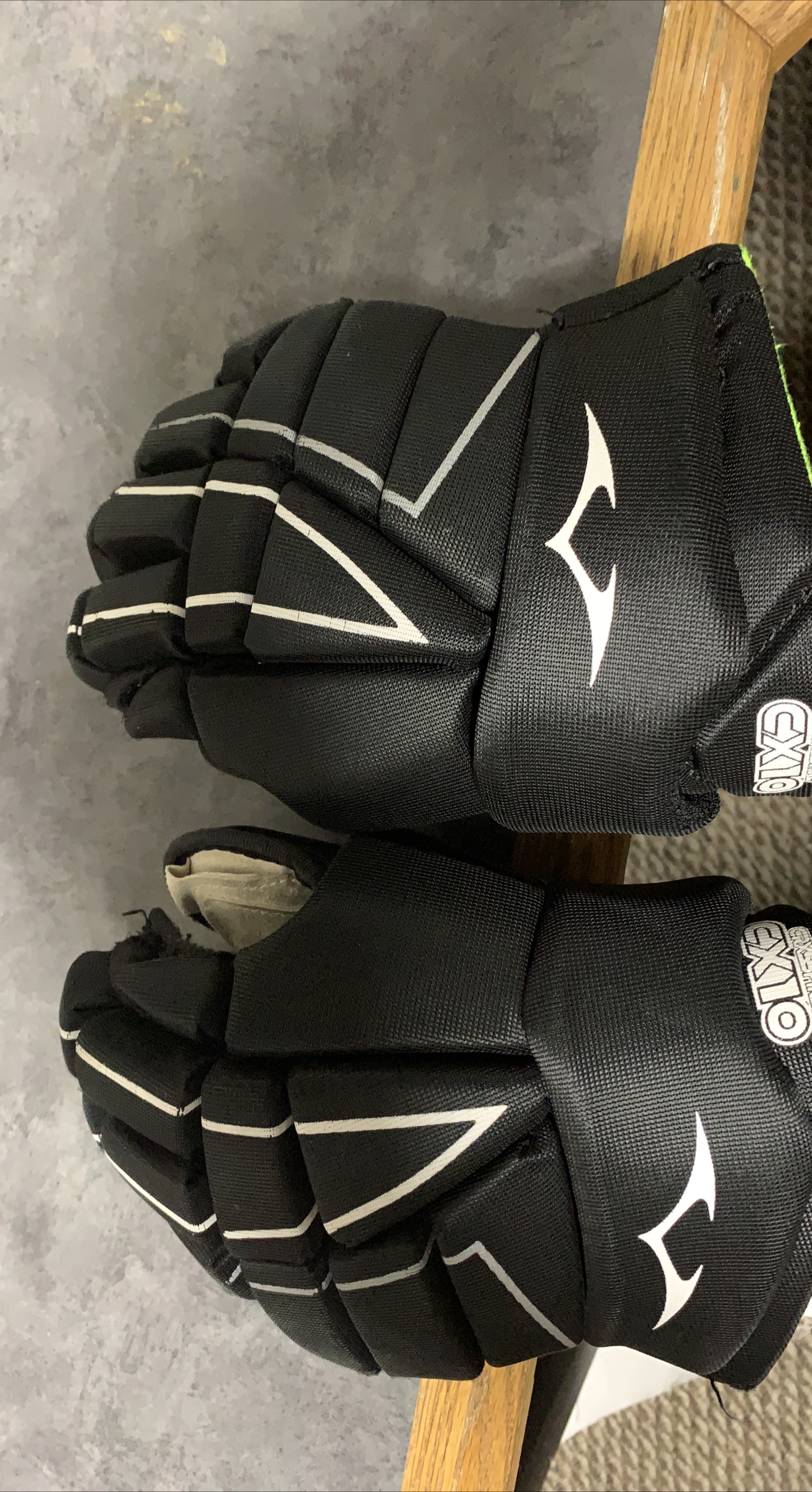 Exio Hockey Gloves - Black thumbnail