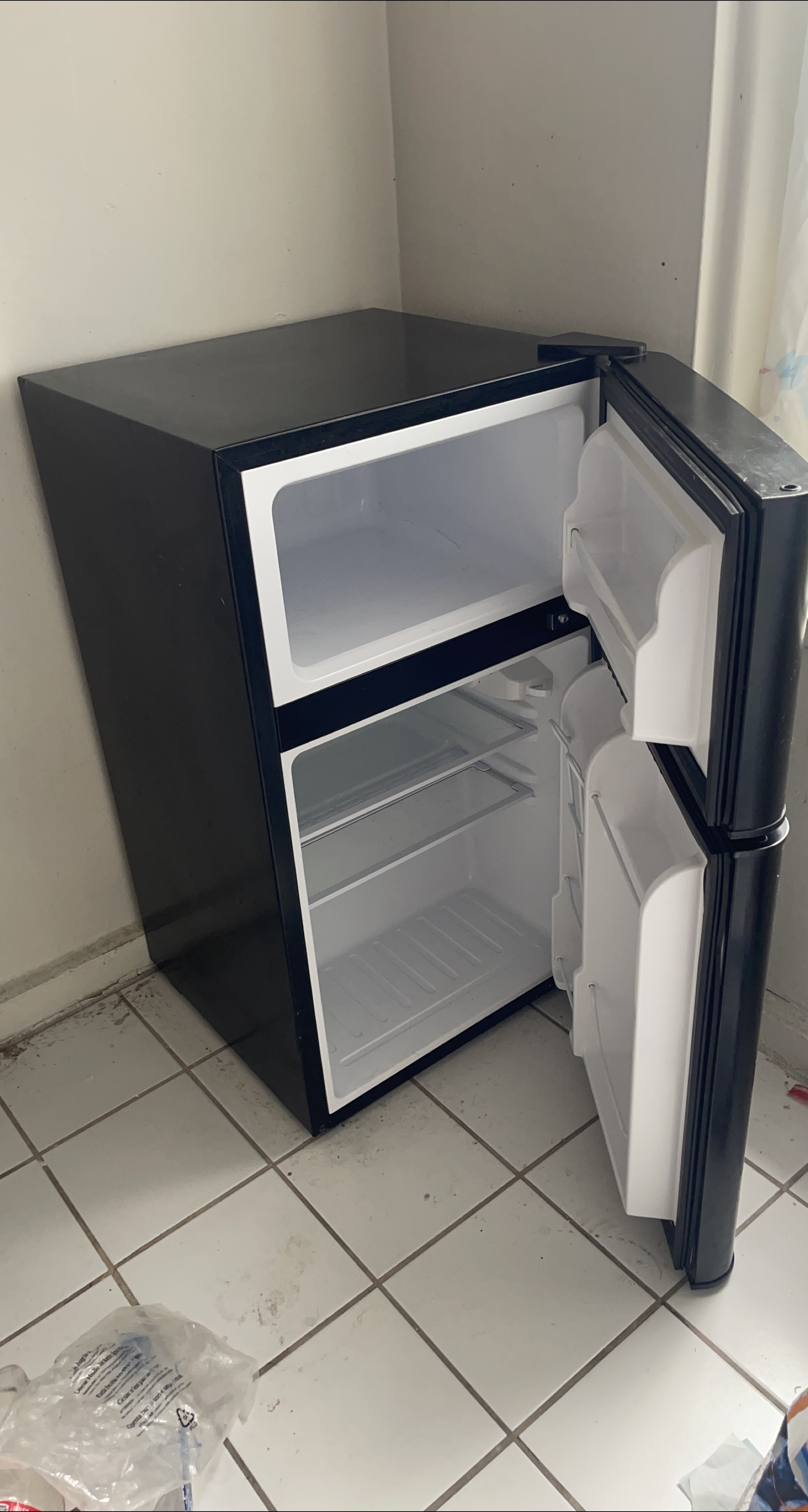 Haier Mini Fridge - "The Office" Edition - photo 2