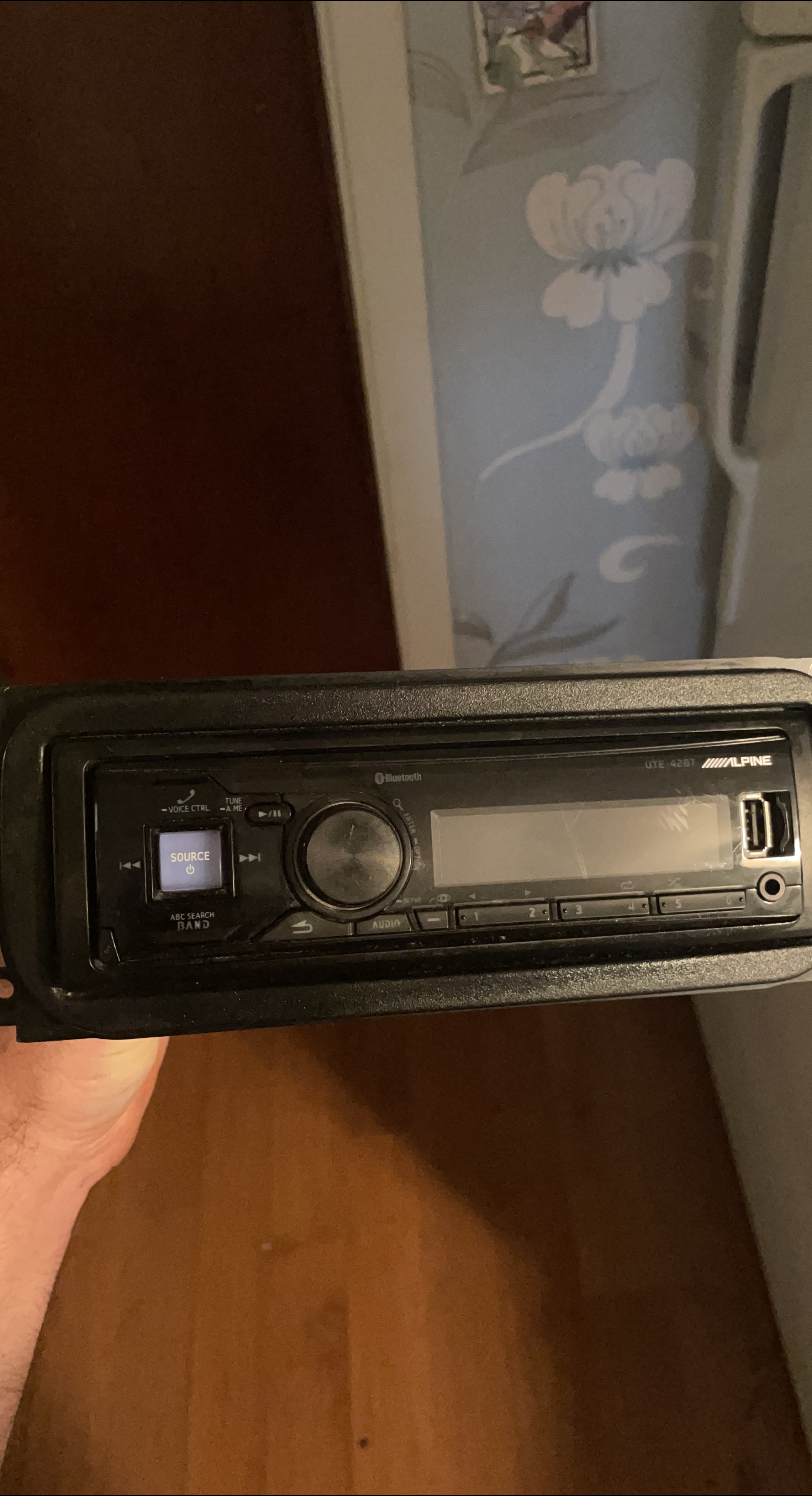 Alpine UTE-42BT Car Stereo Receiver thumbnail