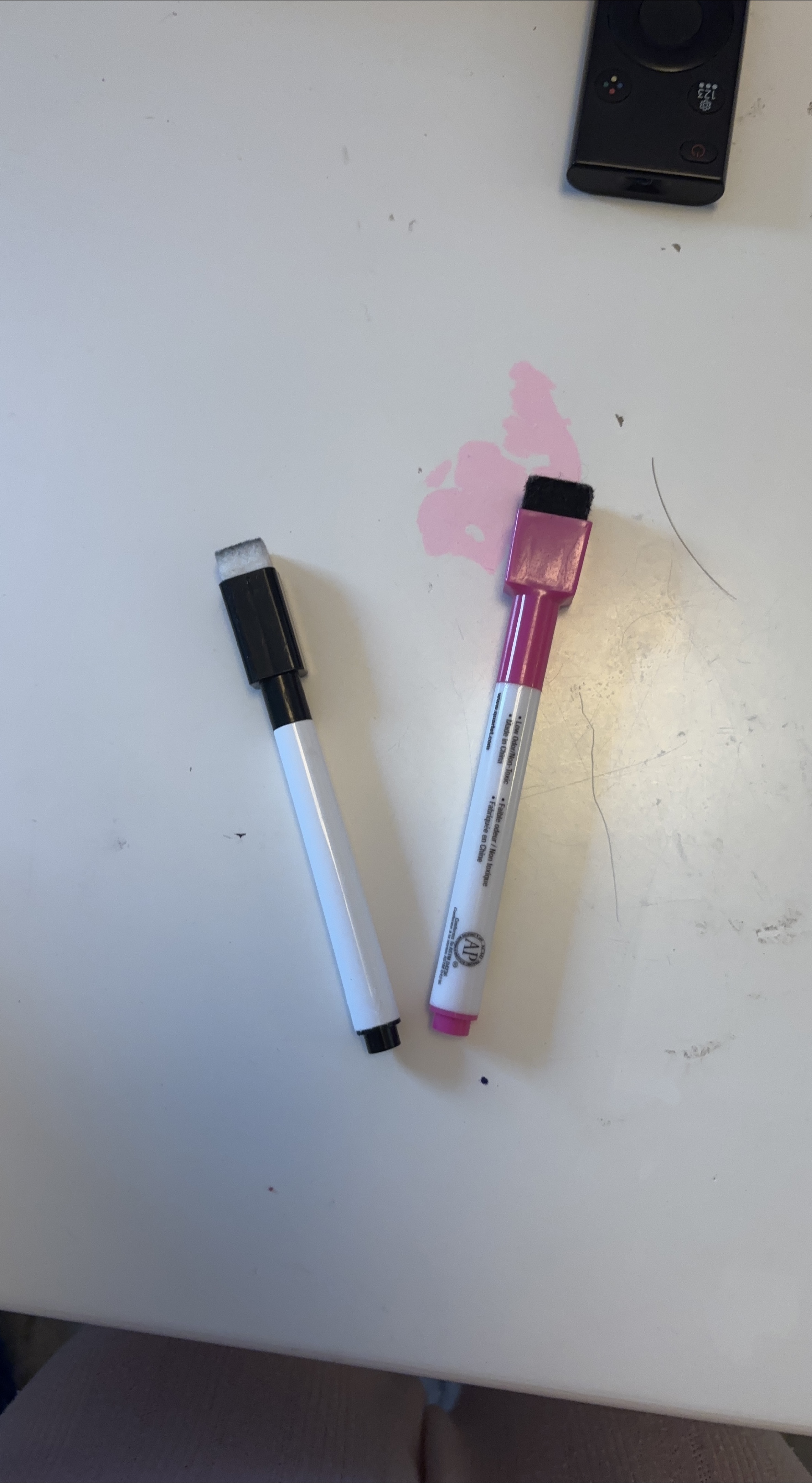 Quartet Whiteboard Markers - Black & Pink thumbnail