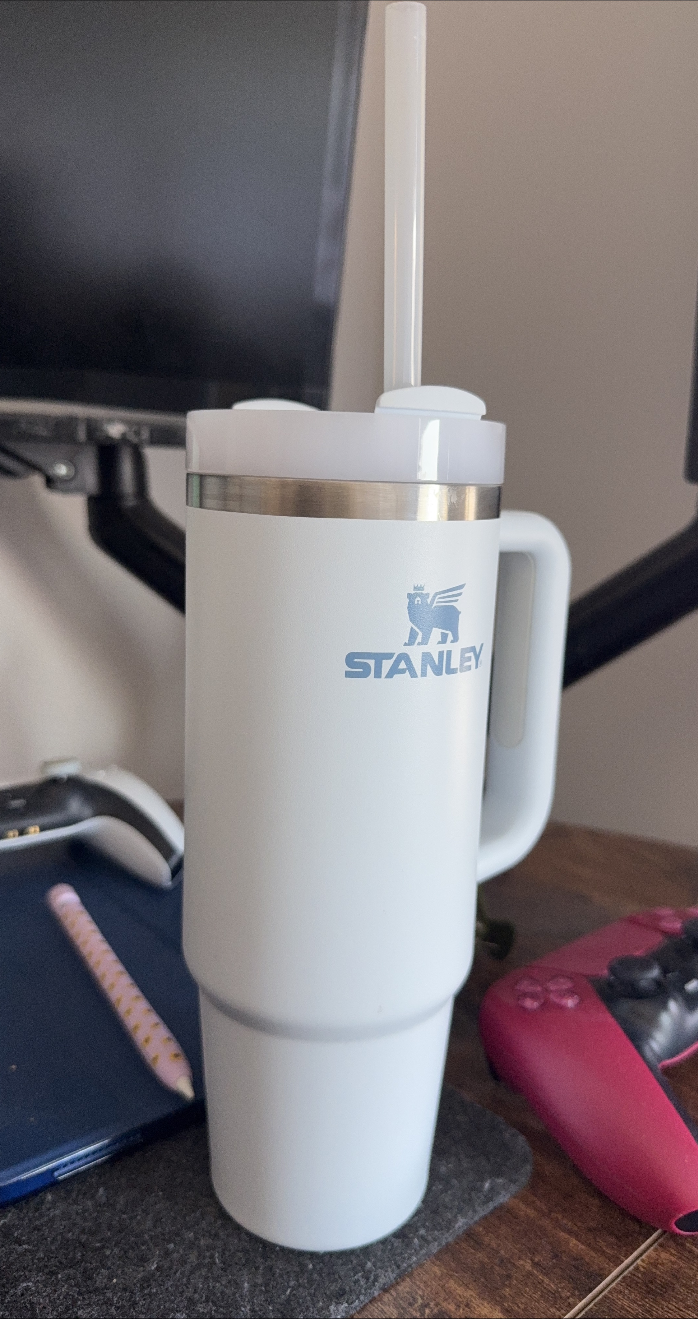 Stanley White Tumbler with Straw