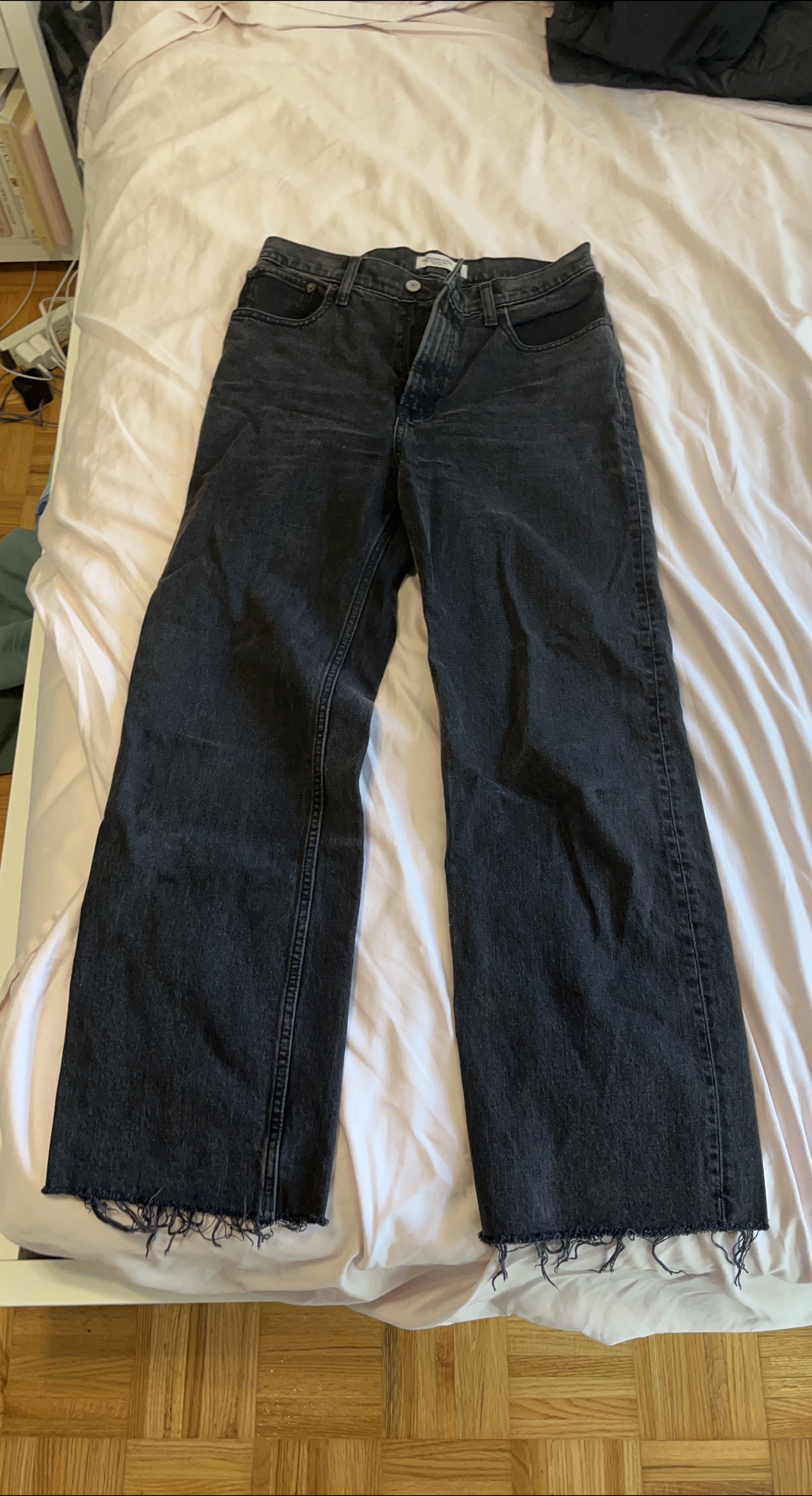 Abercrombie & Fitch '90s Relaxed High Rise Jeans - Size 28 thumbnail