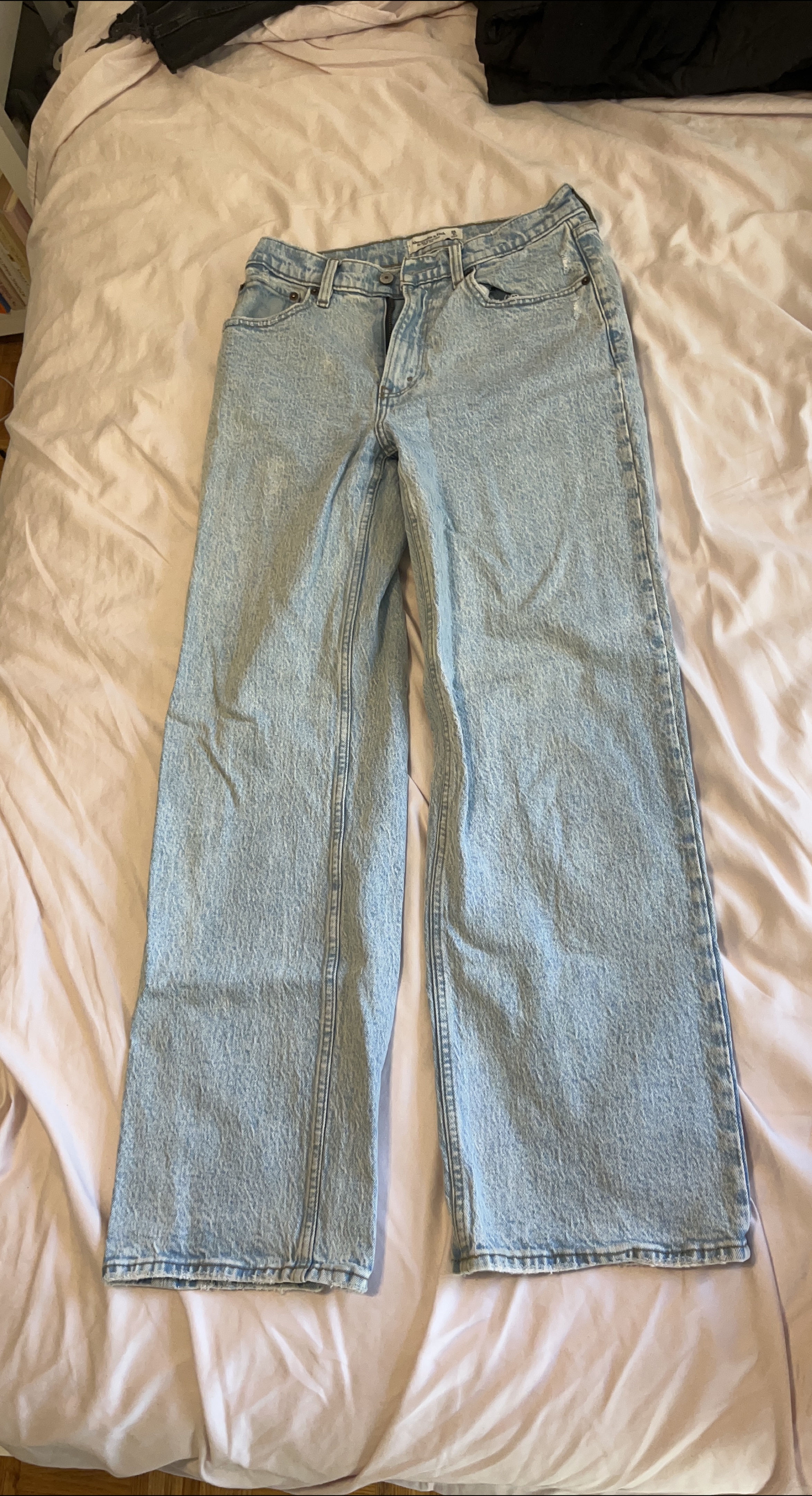 Abercrombie & Fitch 90s Relaxed High Rise Jeans - Size 28 thumbnail