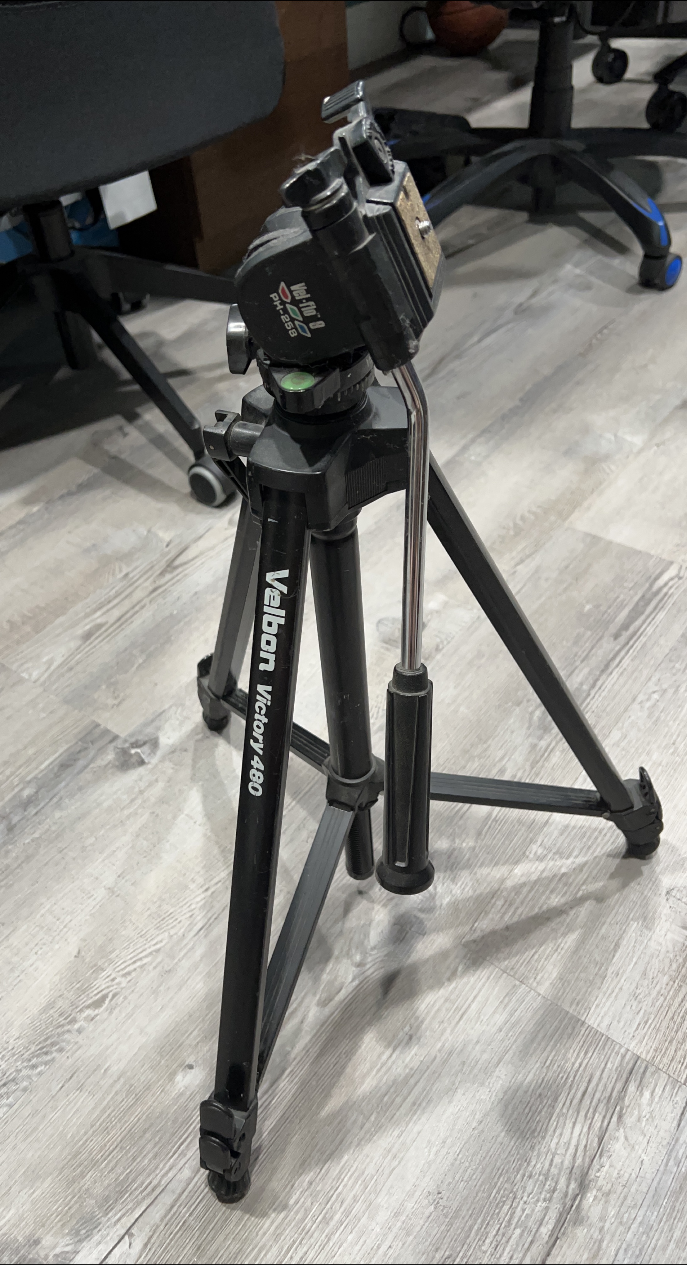 Velbon Victory 480 Tripod thumbnail