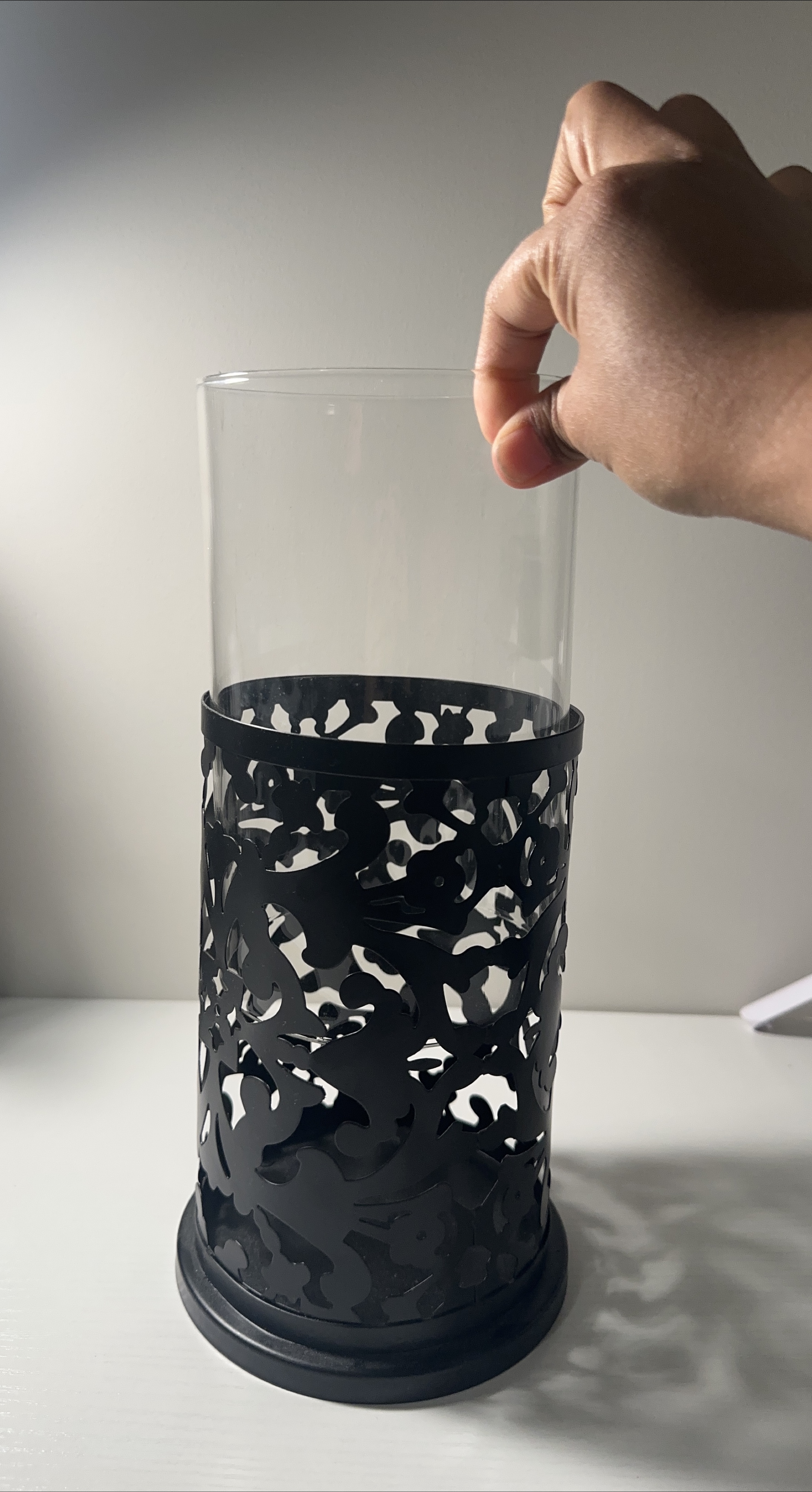 Metal and glass Candle Holder image indicator(1)