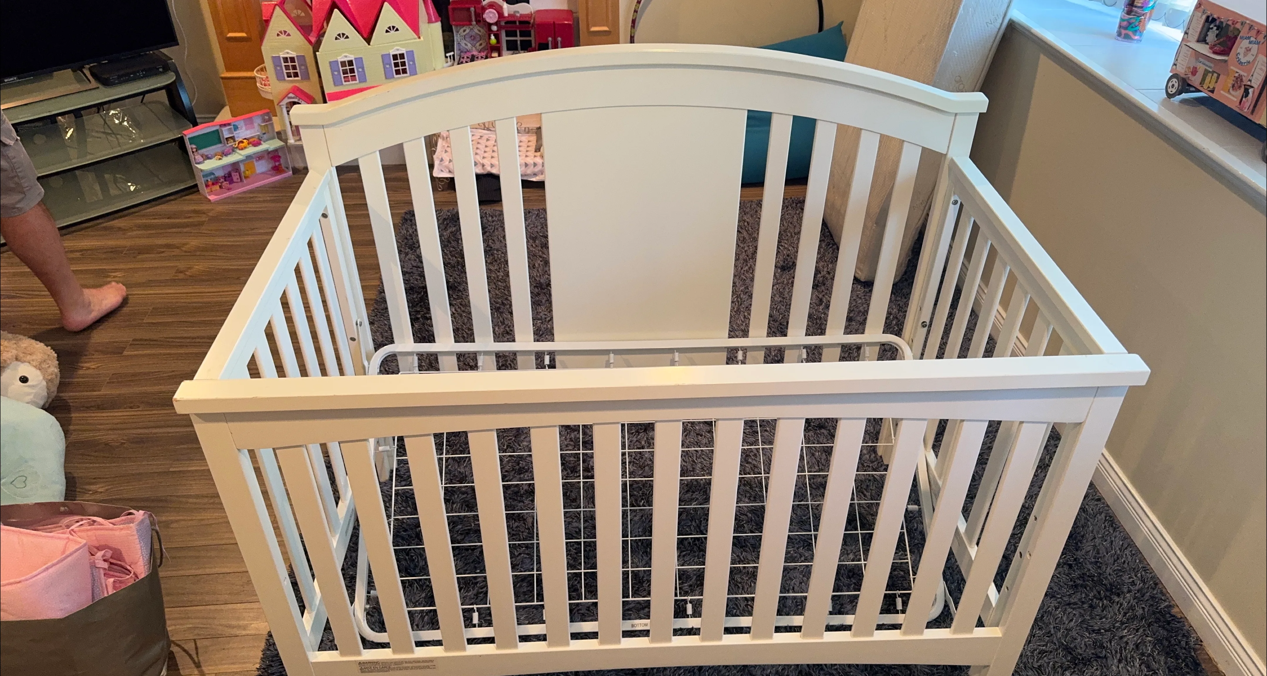 White Baby Crib with Organic Cotton Mattress