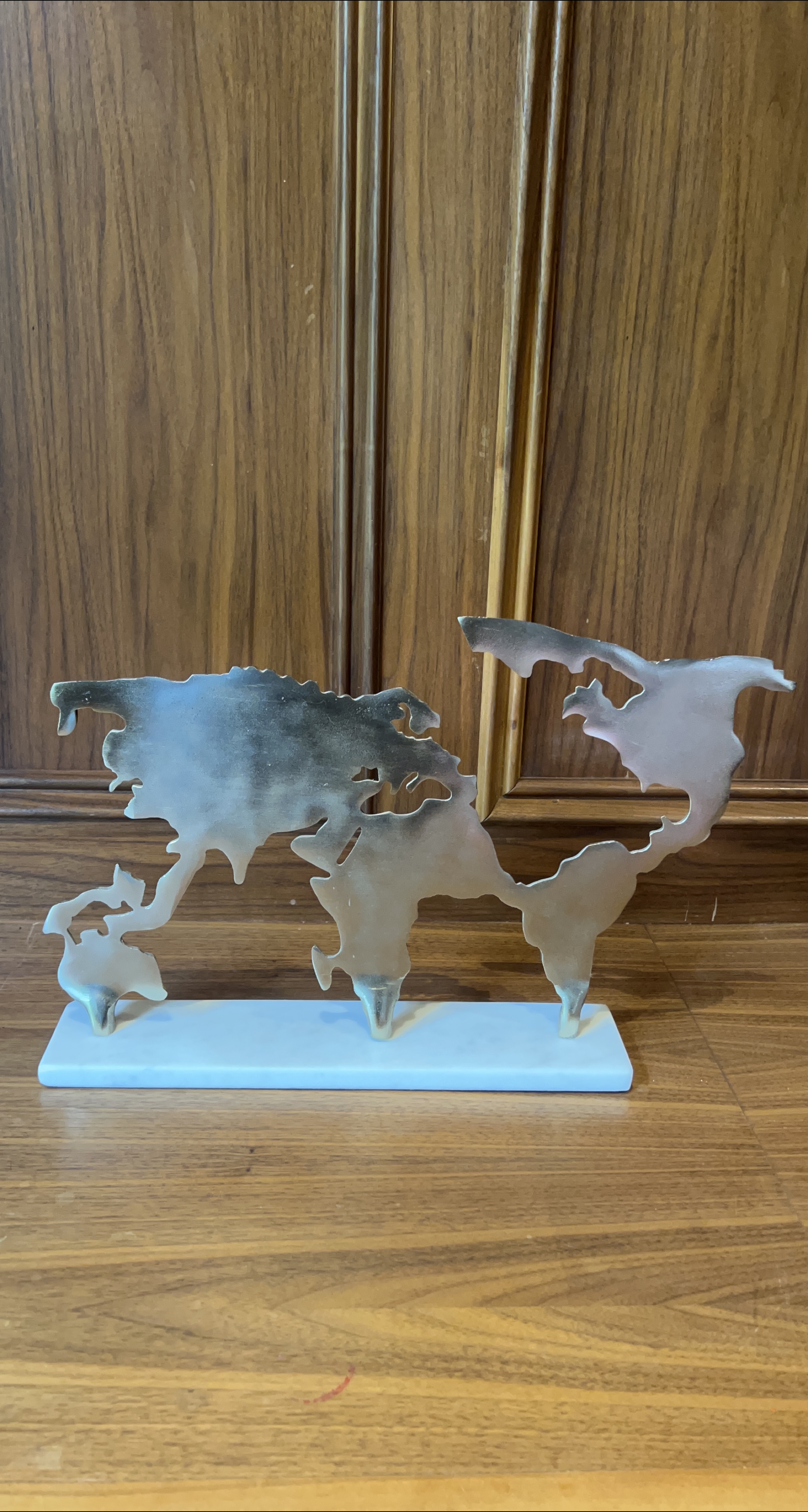 World Map Sculpture image indicator(1)