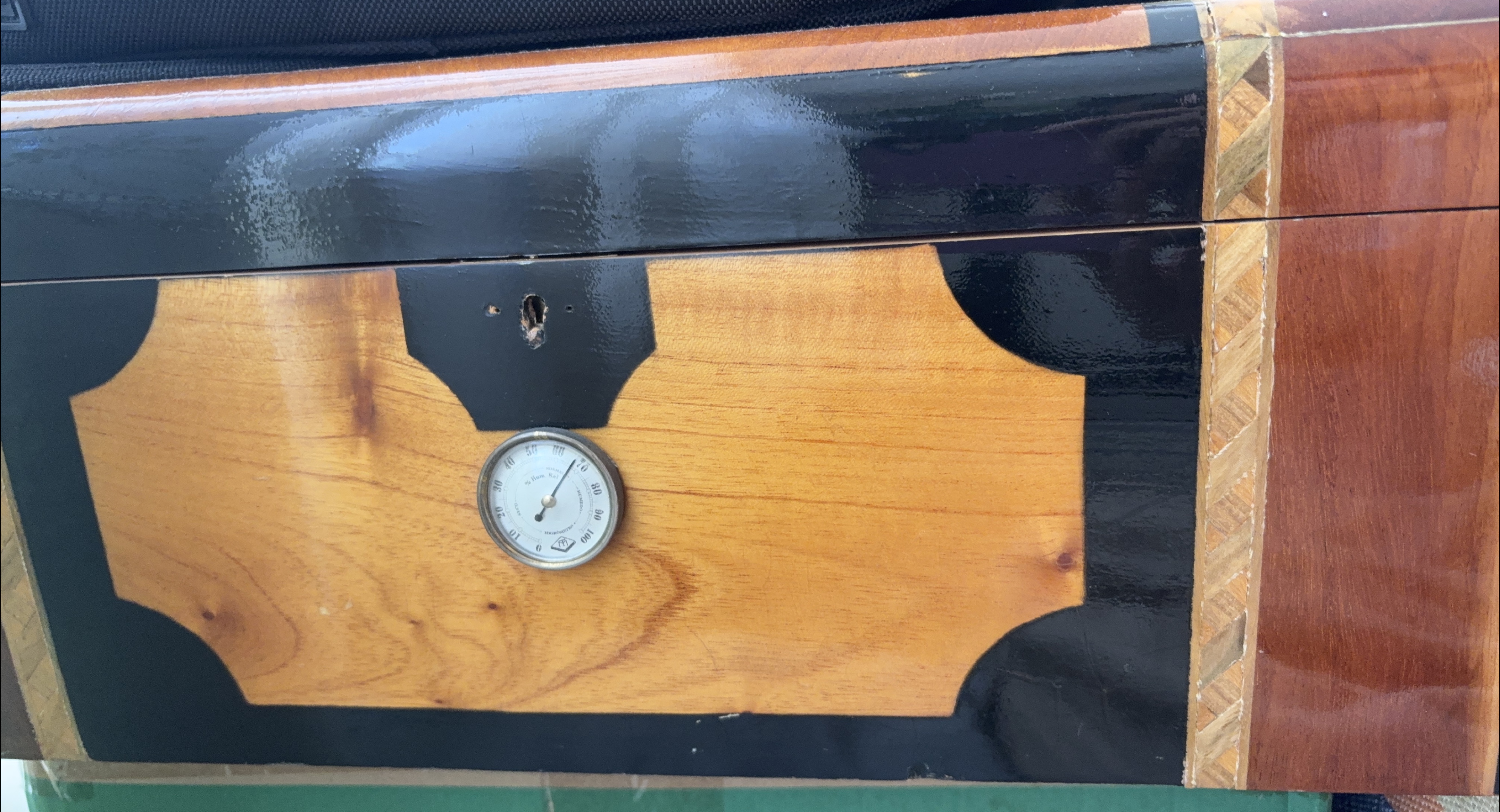 Wooden Humidor Box with Thermometer thumbnail
