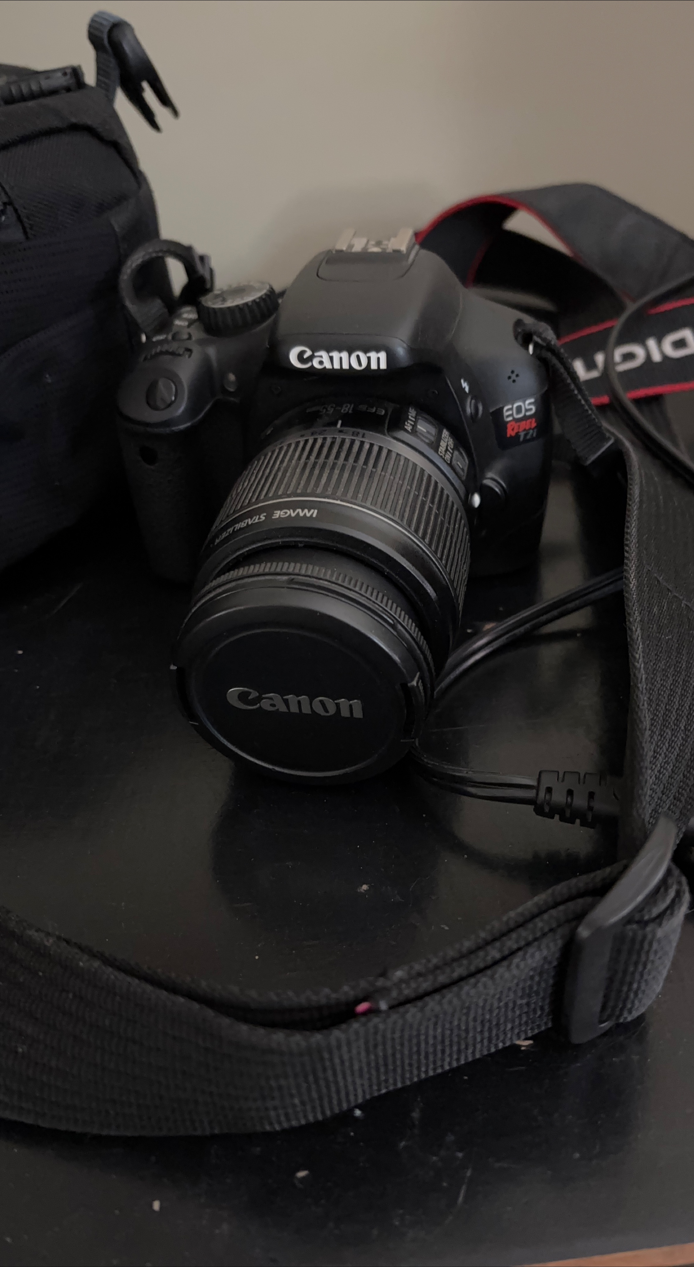 Canon EOS Rebel T2i DSLR Camera with Bag