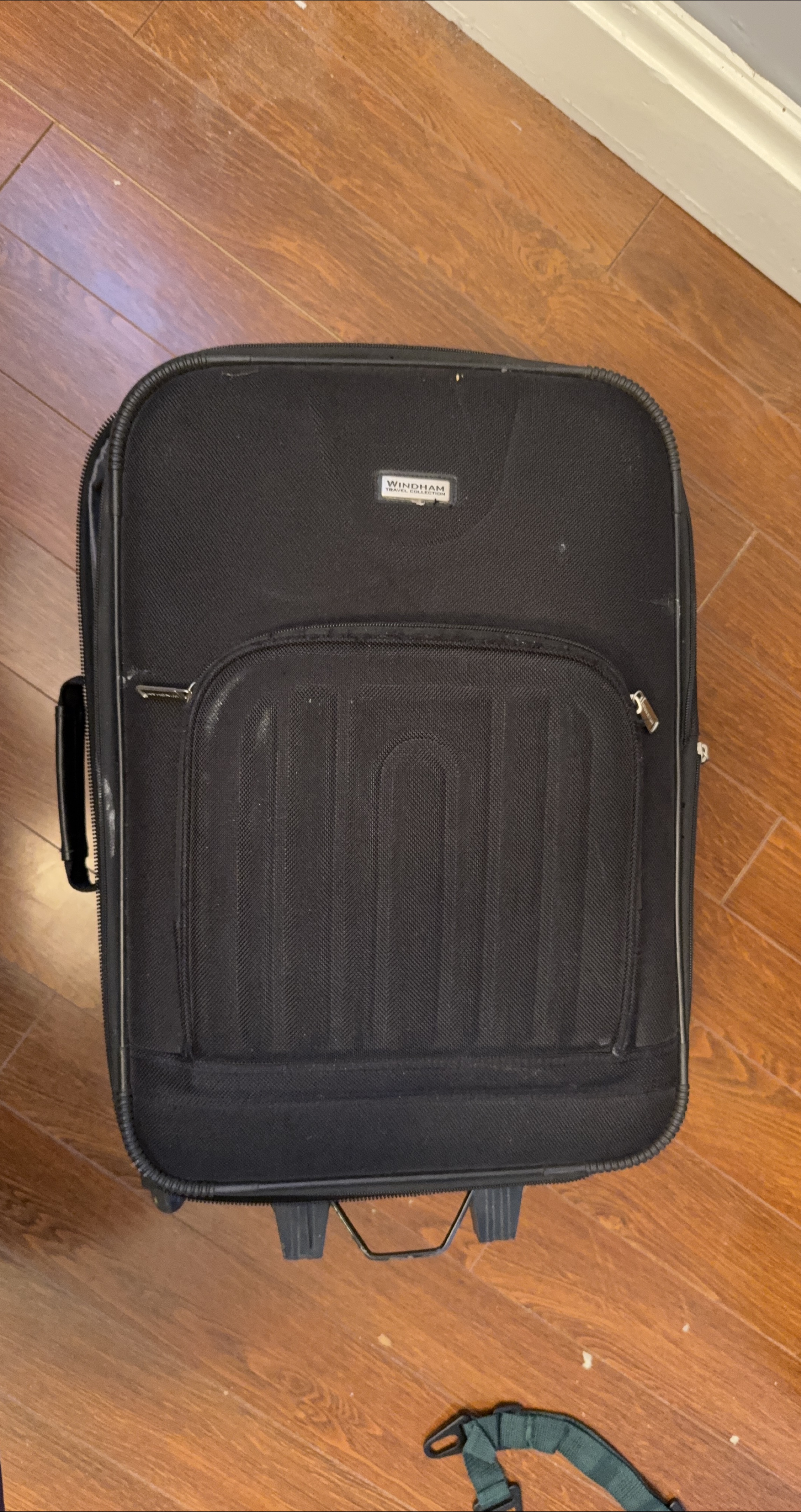 Windham Travel Collection Rolling Suitcase thumbnail