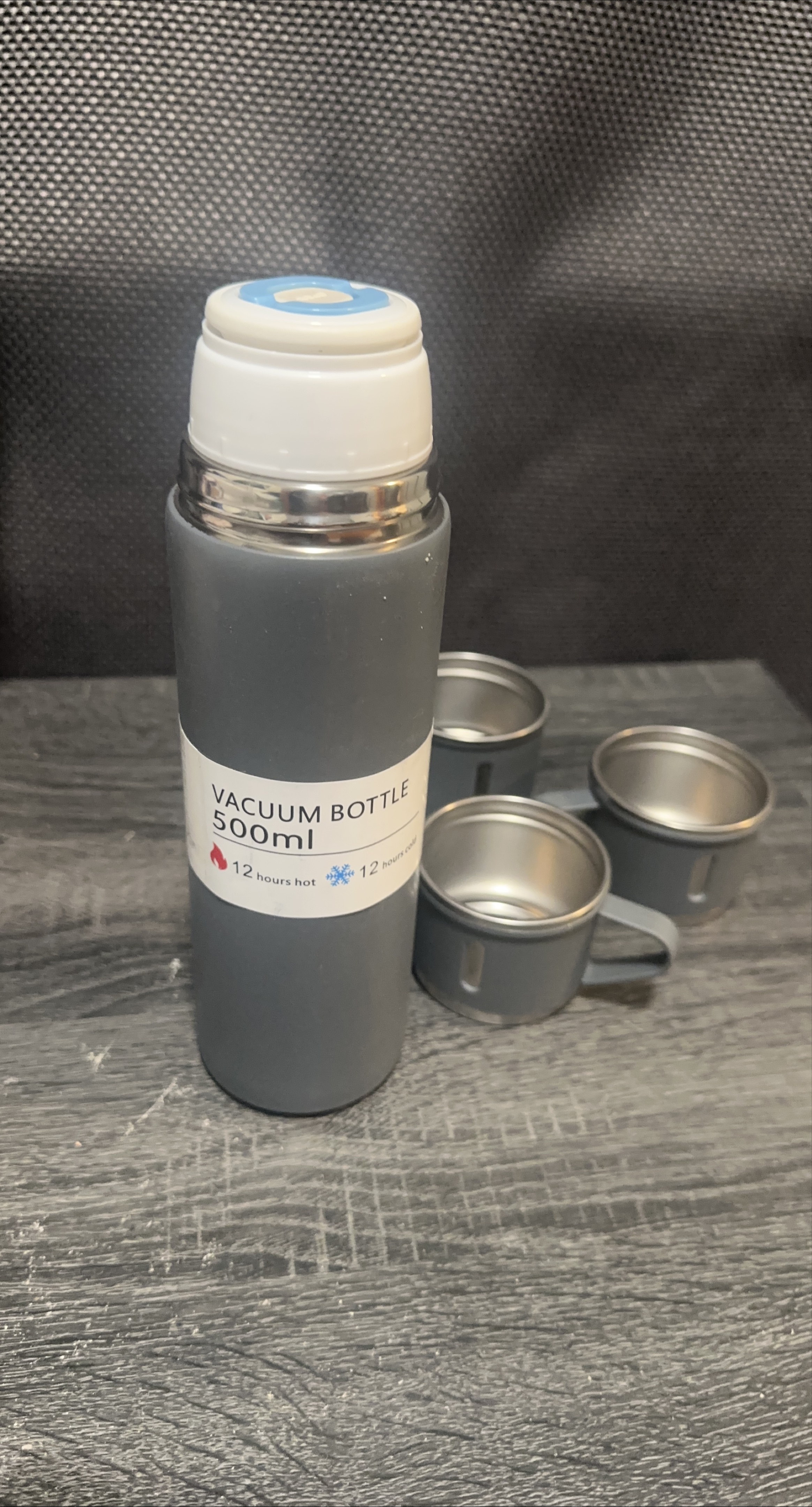 Vacuum Bottle 500ml with Cups - Keeps Hot/Cold