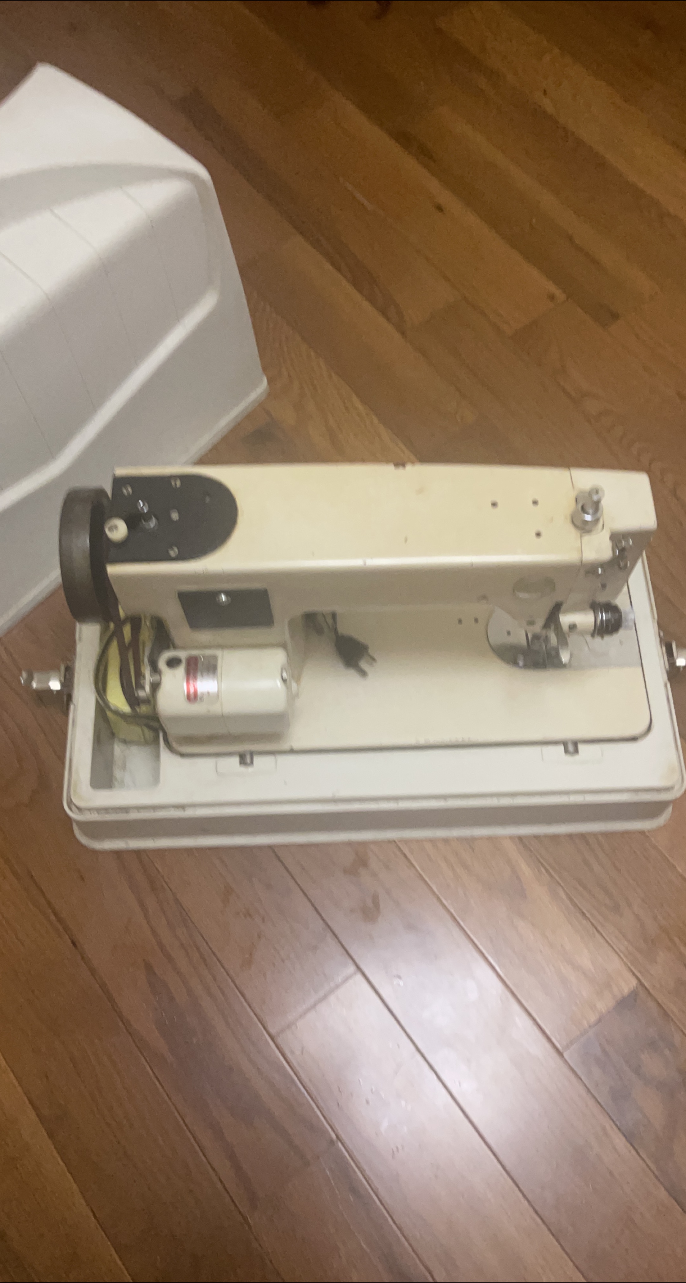 Vintage Sewing Machine thumbnail