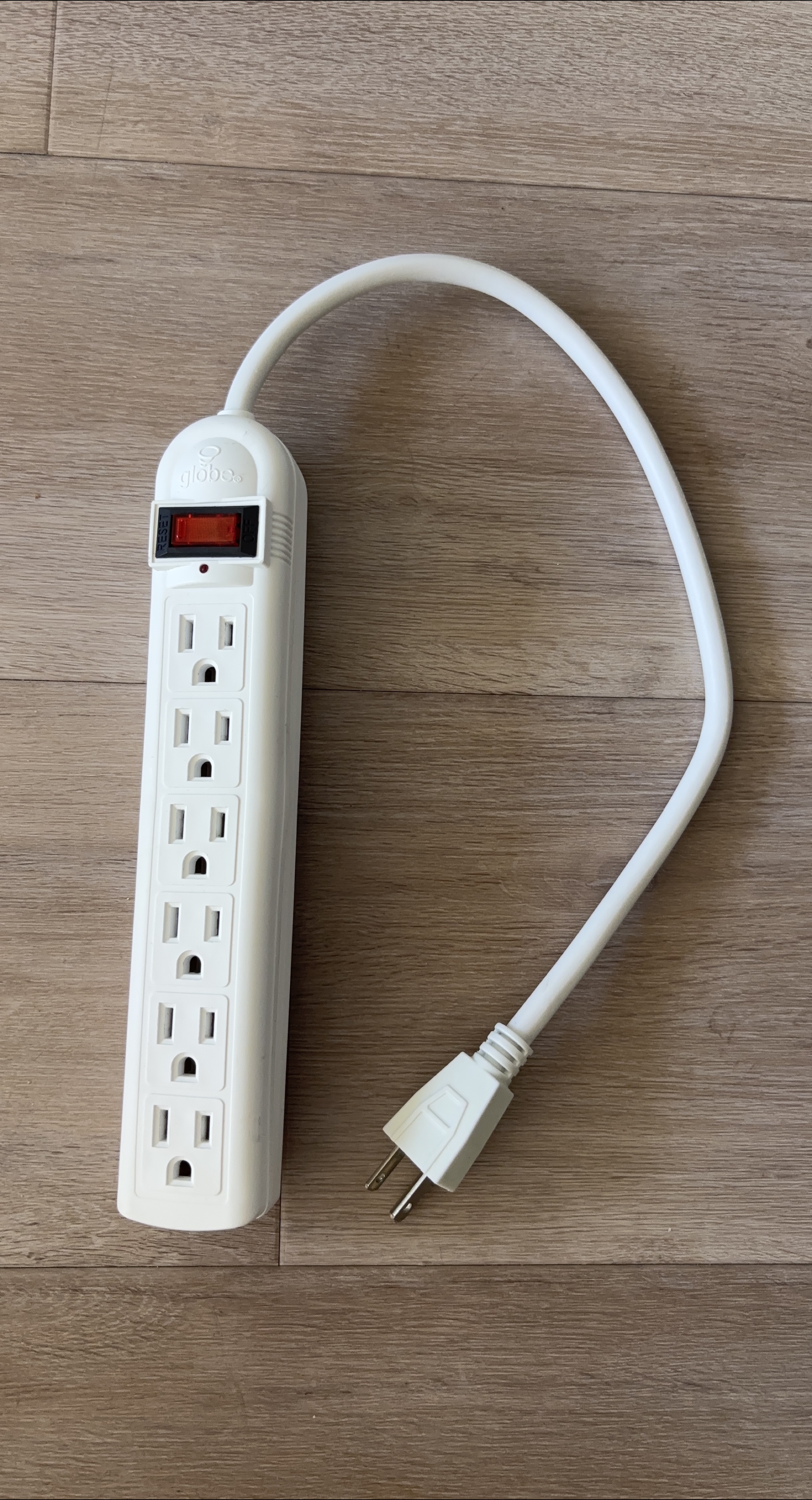 Globe Electric 6-Outlet Power Strip thumbnail