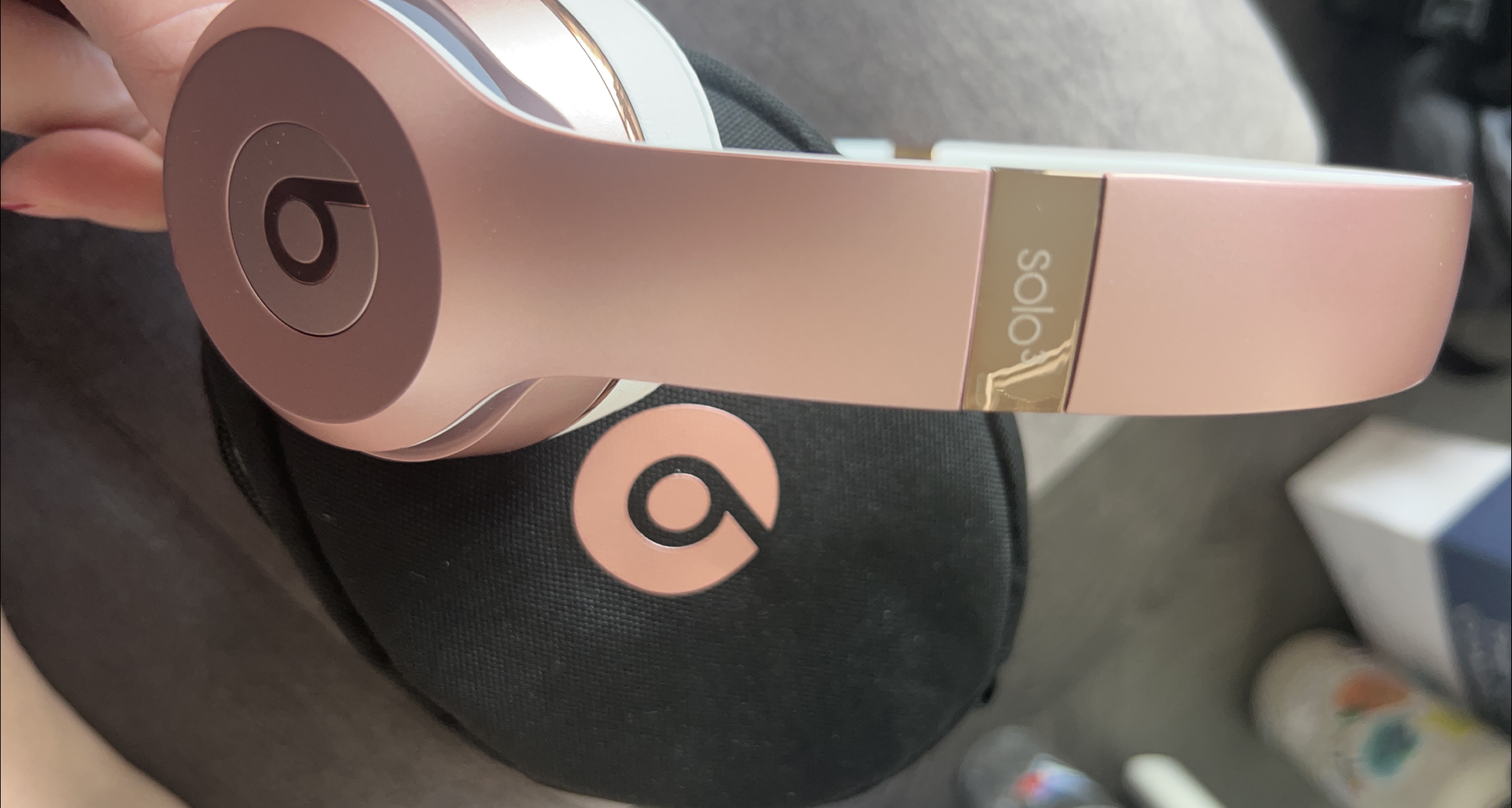 Beats Solo3 Wireless Headphones - Rose Gold thumbnail