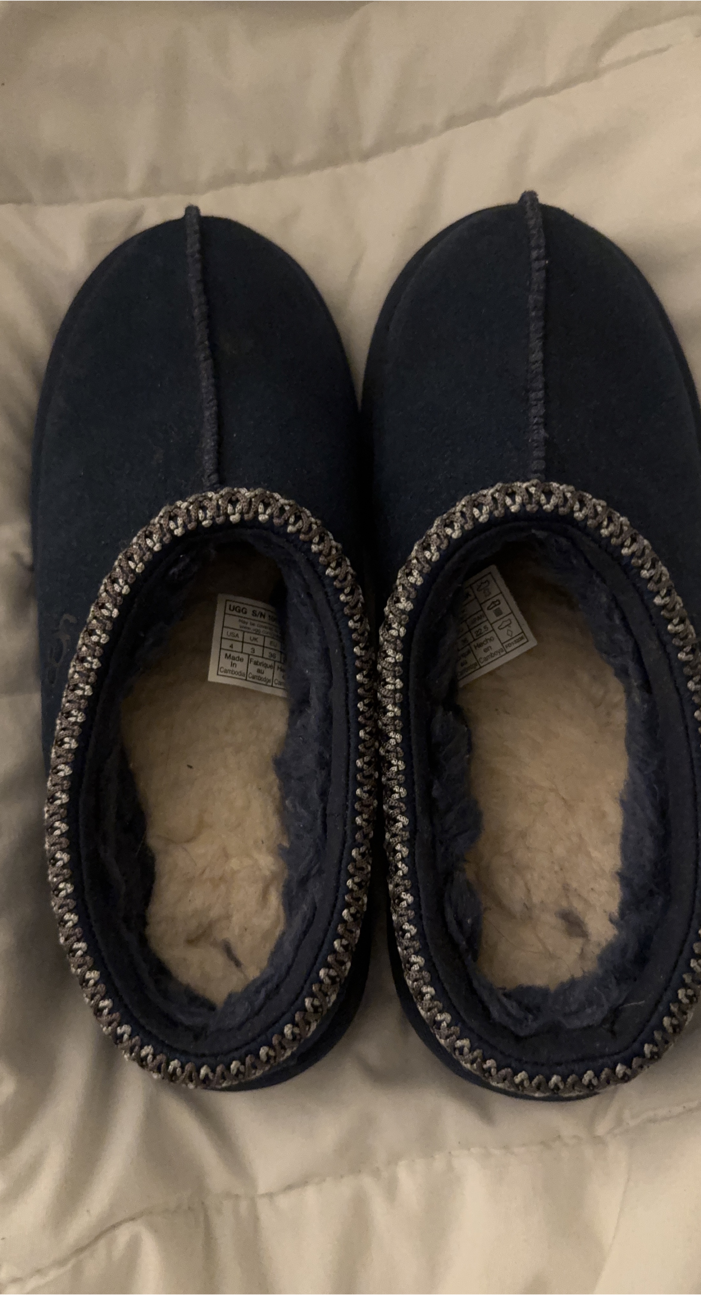 UGG Slipper, Size 4 thumbnail