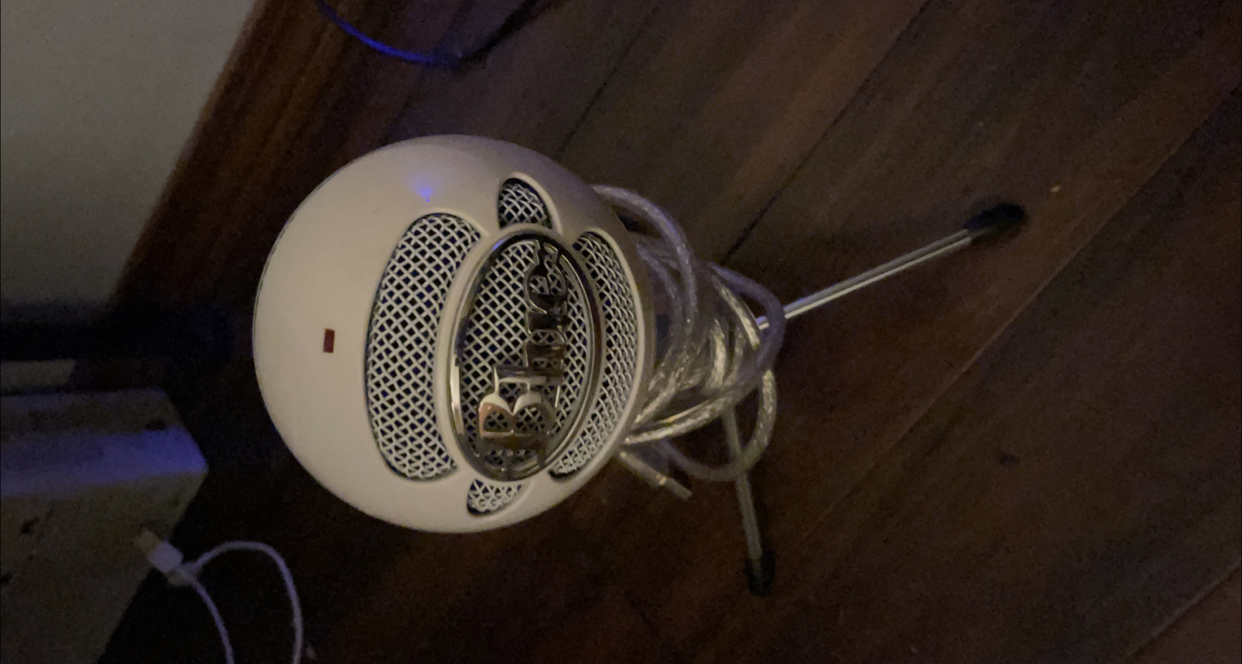 Blue Yeti Snowball Microphone - White thumbnail
