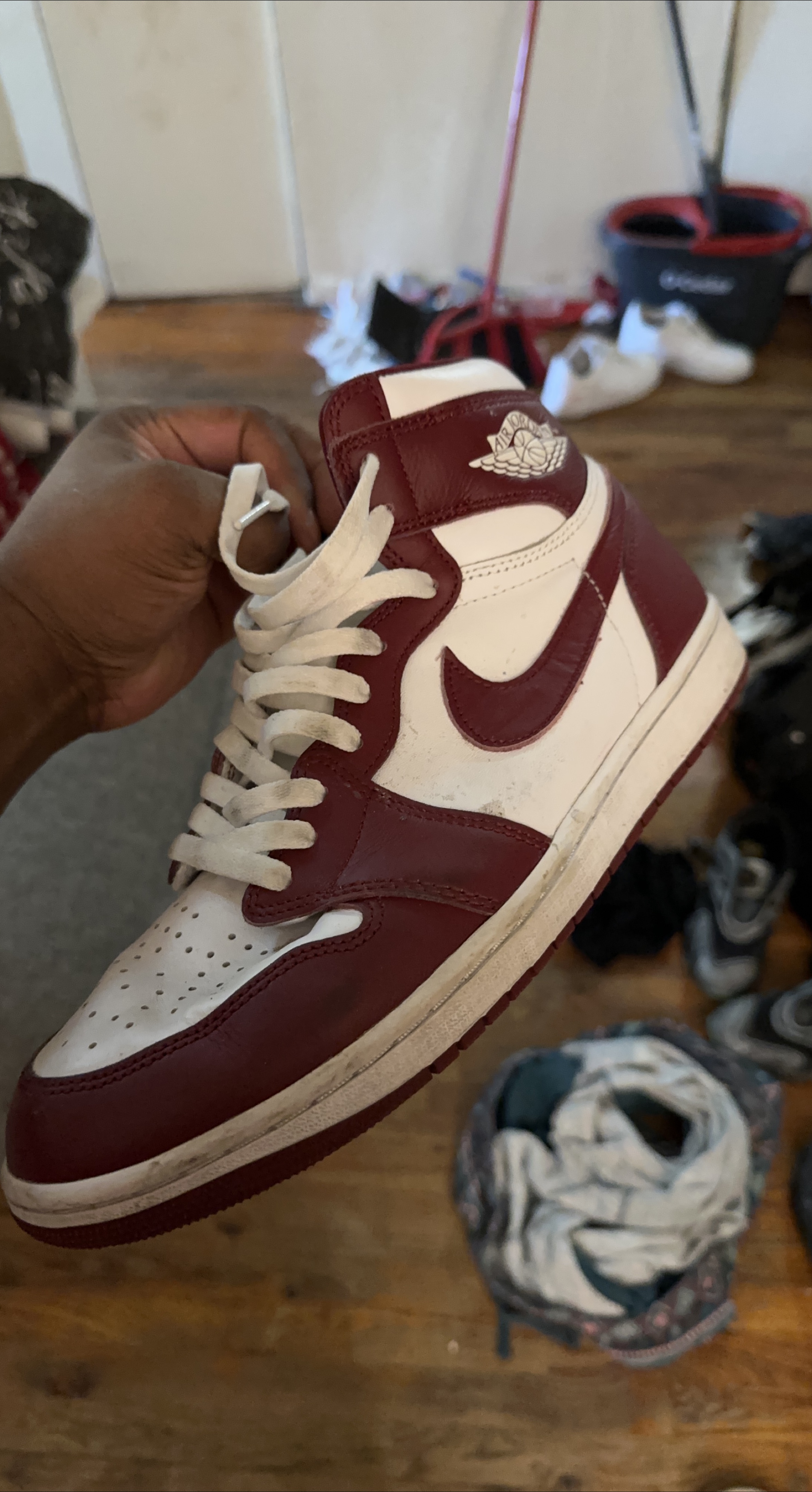 Air Jordan 1 High Bordeaux thumbnail