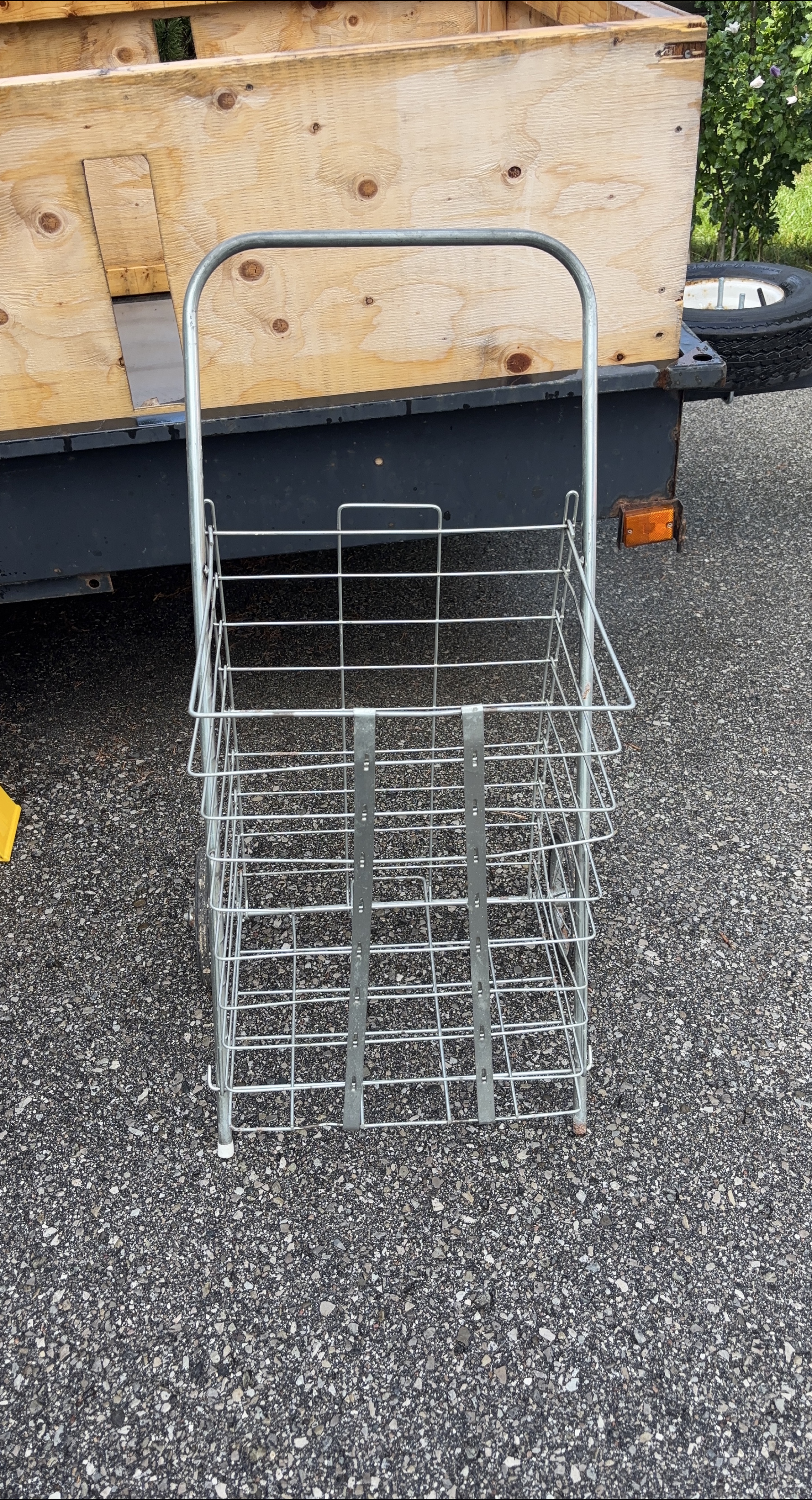 Metal Rolling/Folding Shopping Cart thumbnail