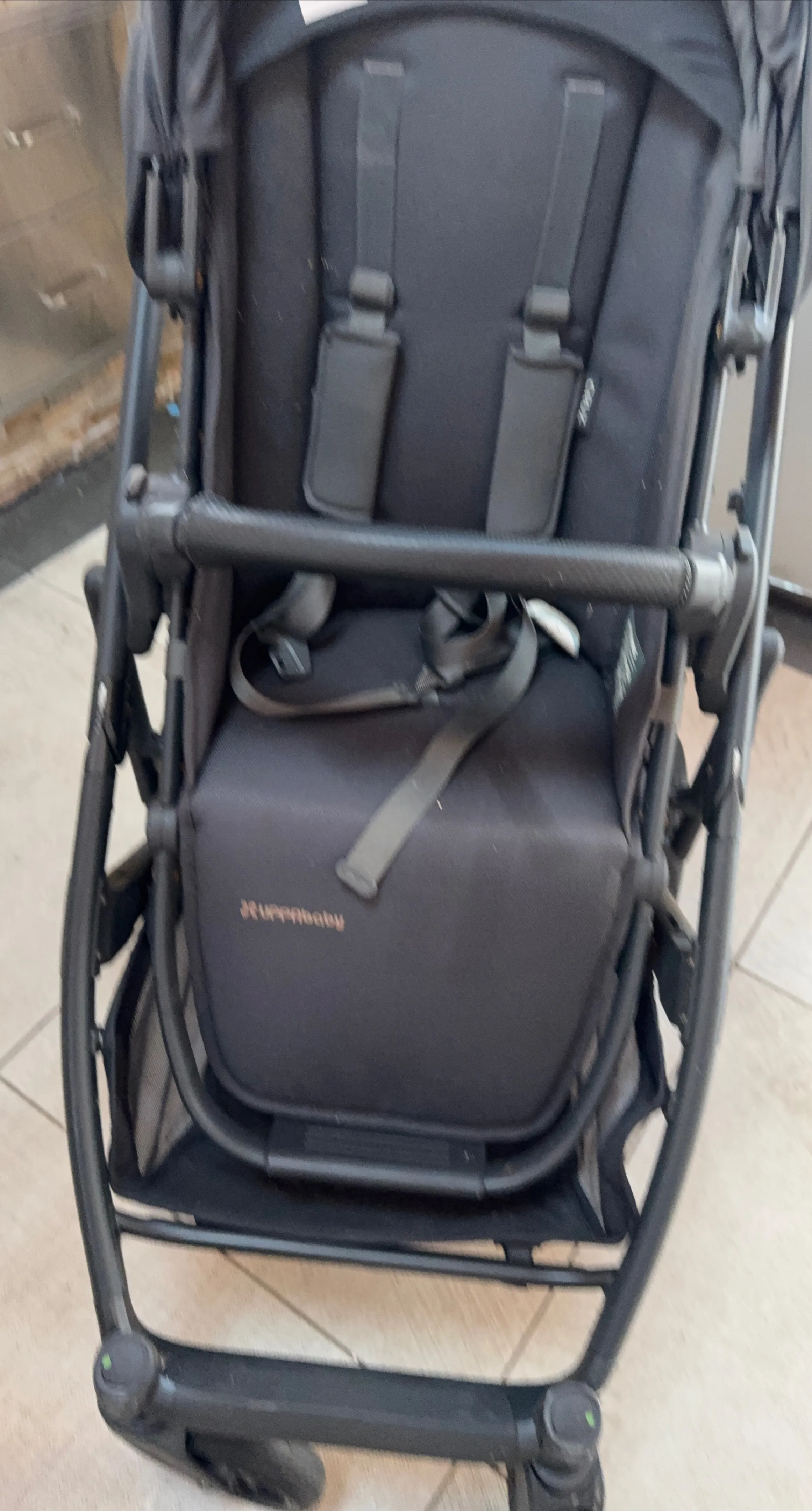 UPPAbaby V2 G-LUXE Stroller - Black in Queens, NY