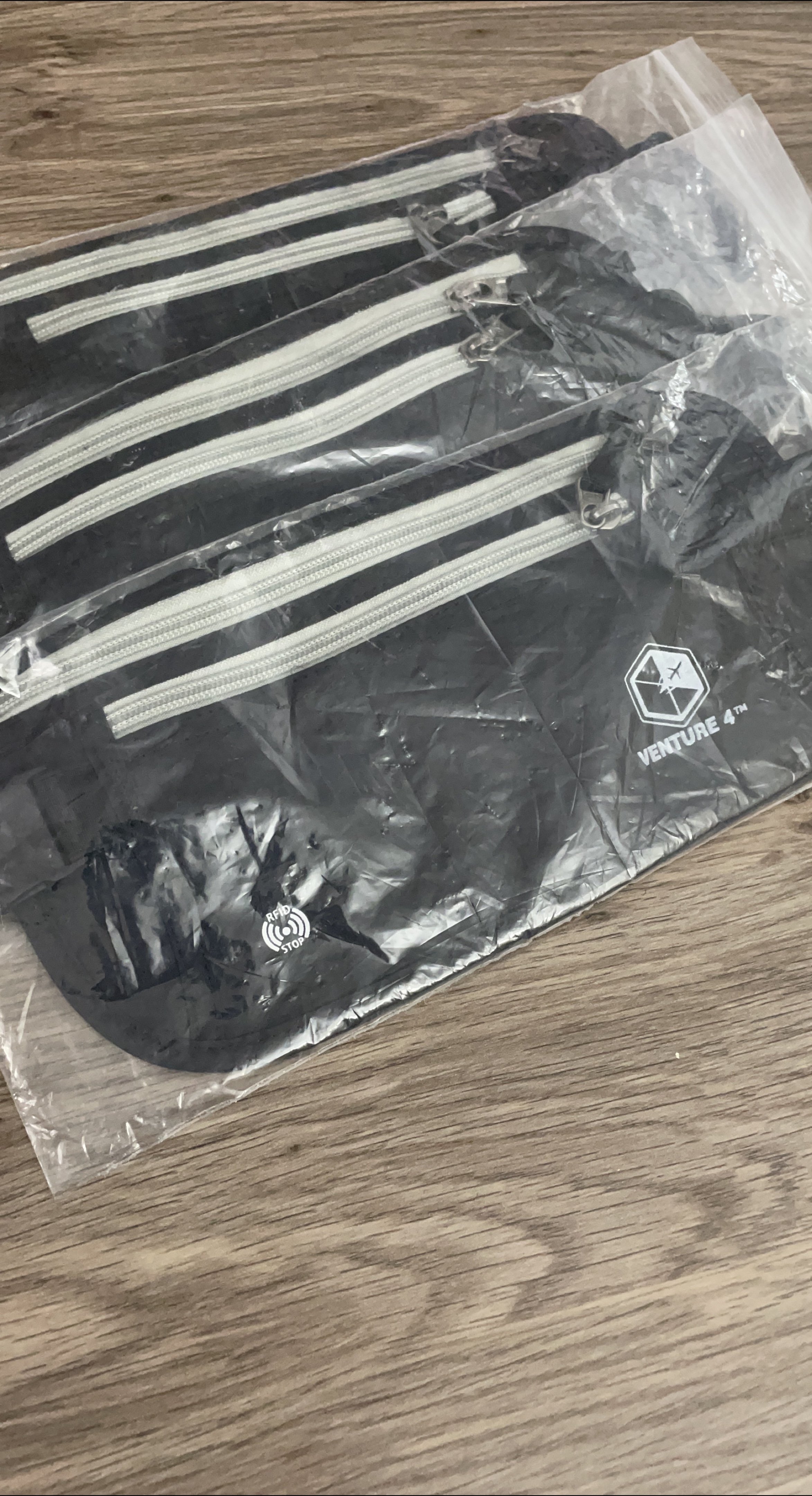 Venture 4th RFID Blocking Travel Pouch