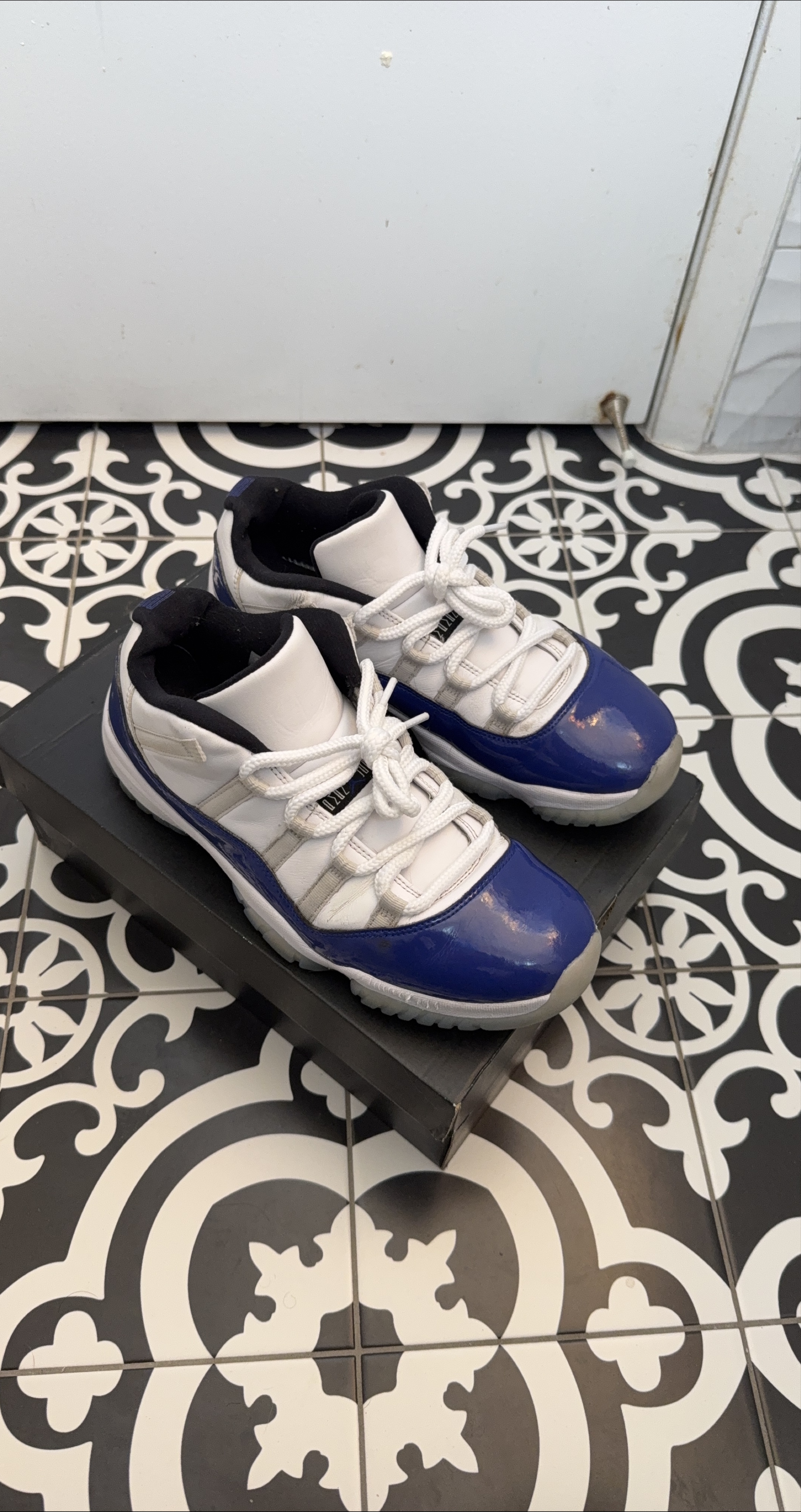 Air Jordan 11 Retro Concord Sneakers thumbnail