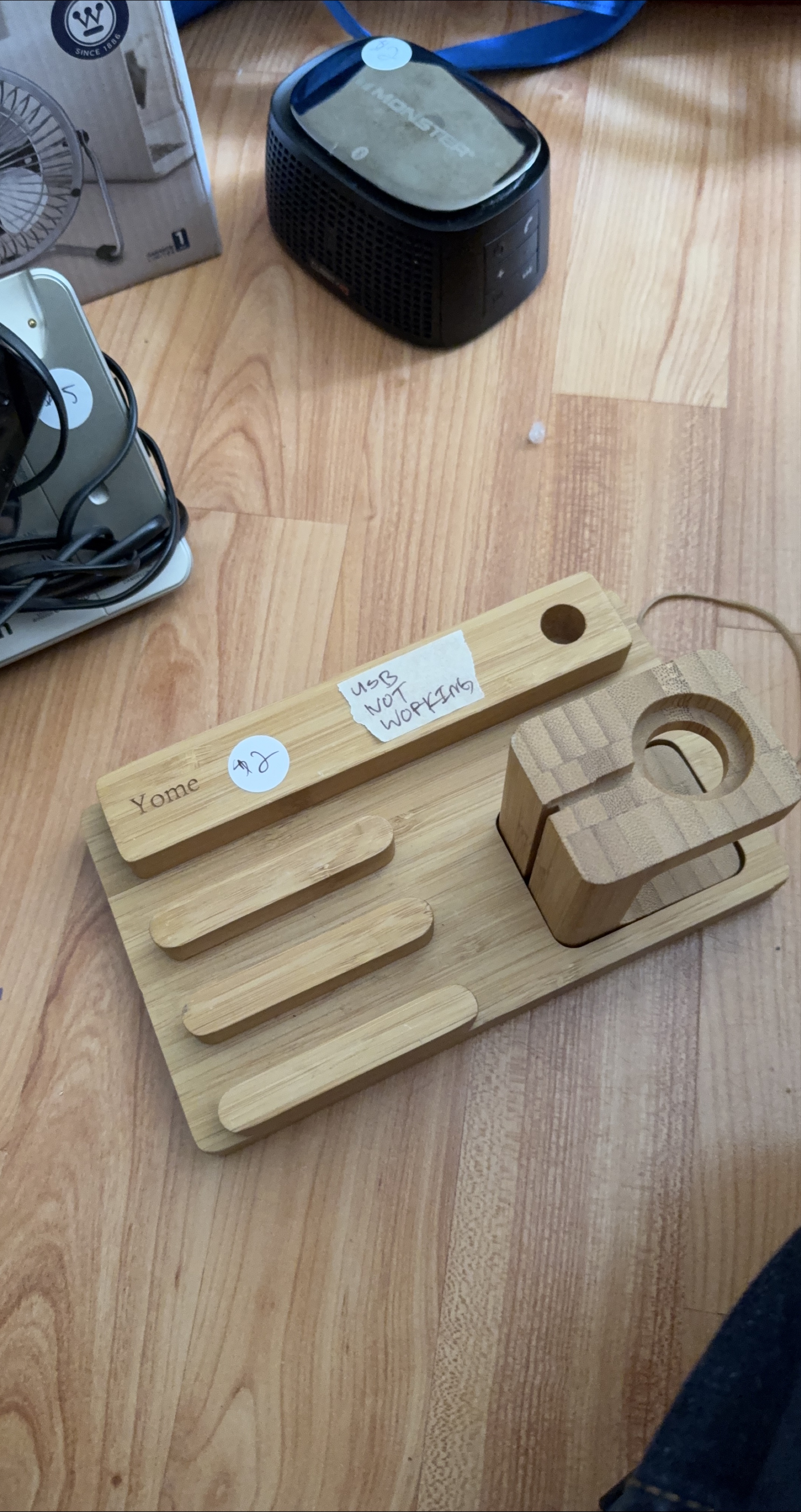 🥕Yome Wooden Charging Station thumbnail
