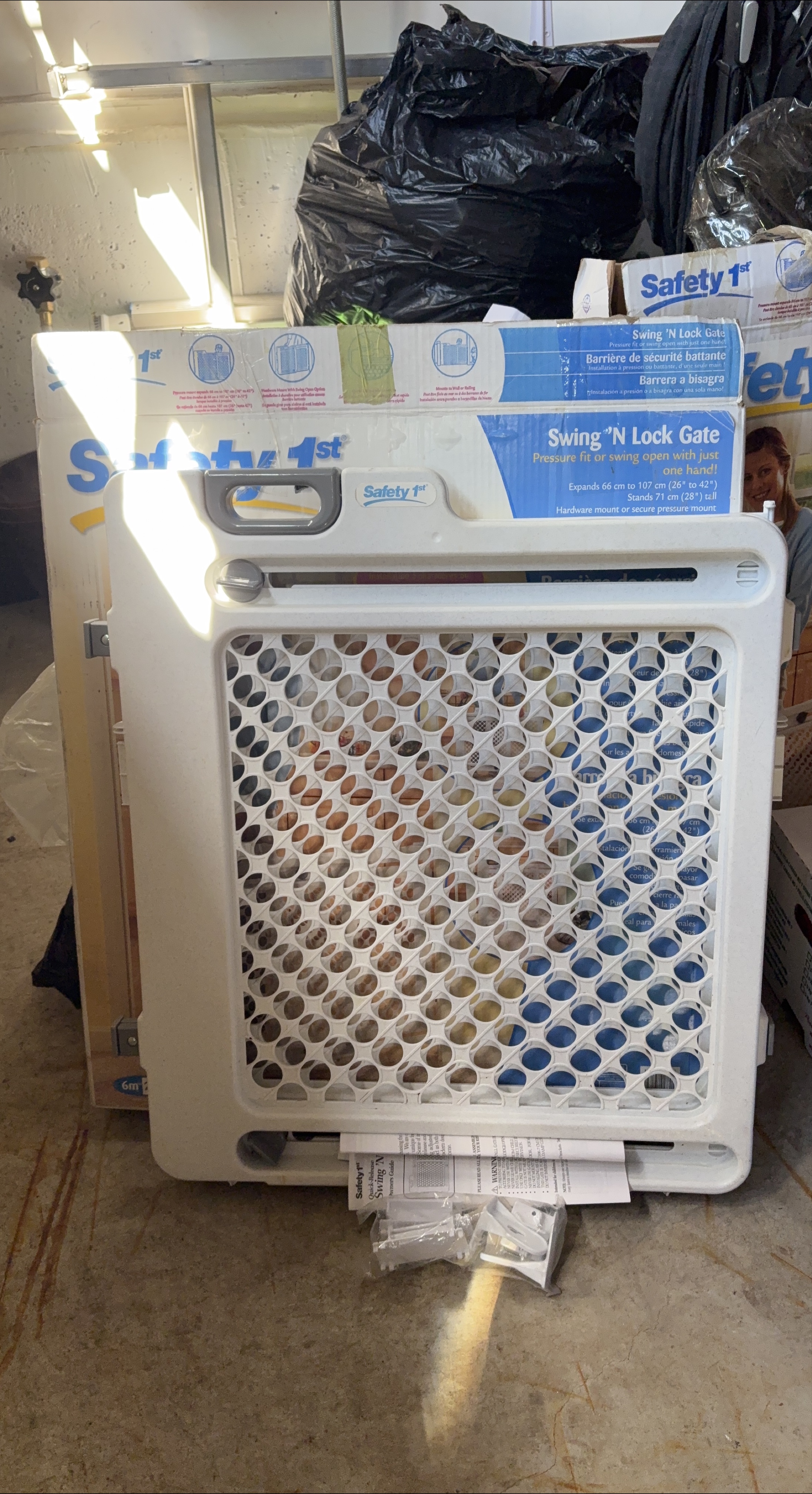 Safety 1st Swing 'n Lock Gate image indicator(1)