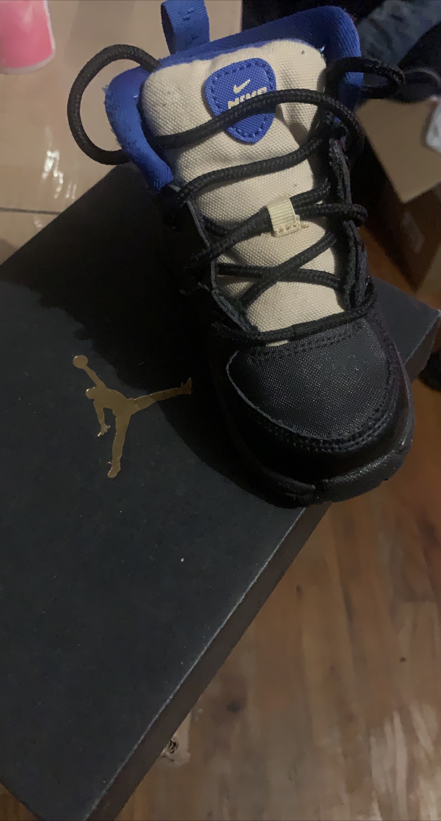 Jordan Toddler Shoe Size 4C thumbnail