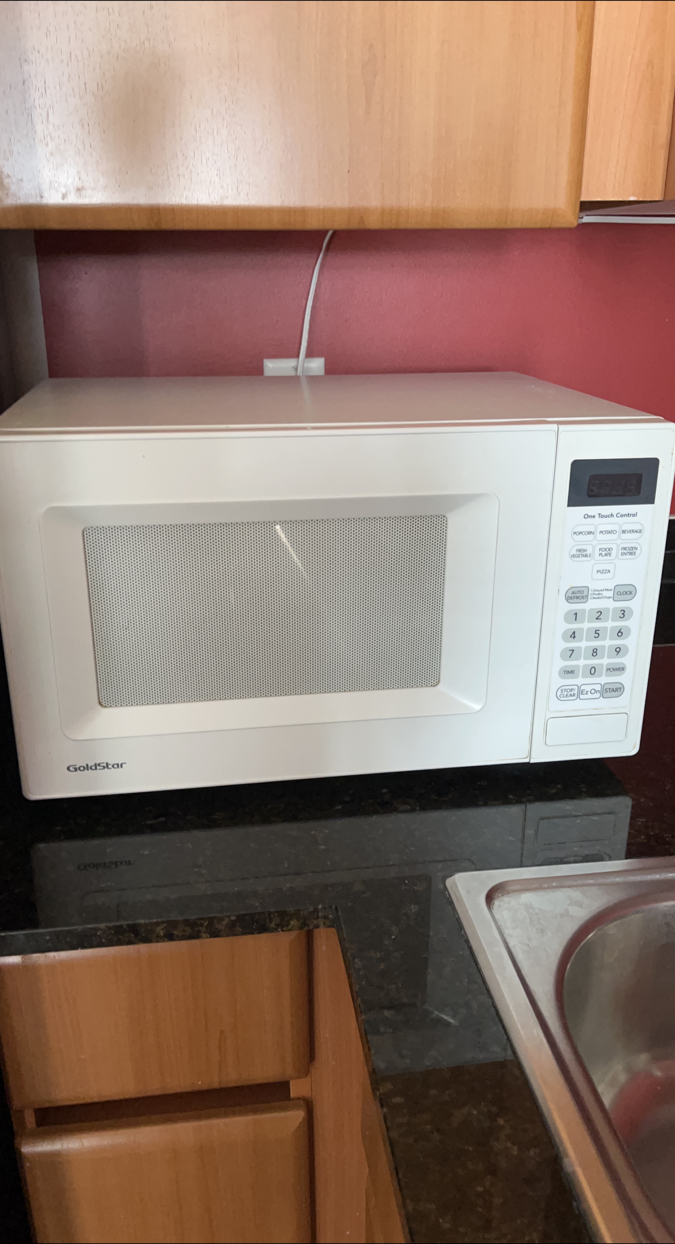 GoldStar Microwave - White thumbnail