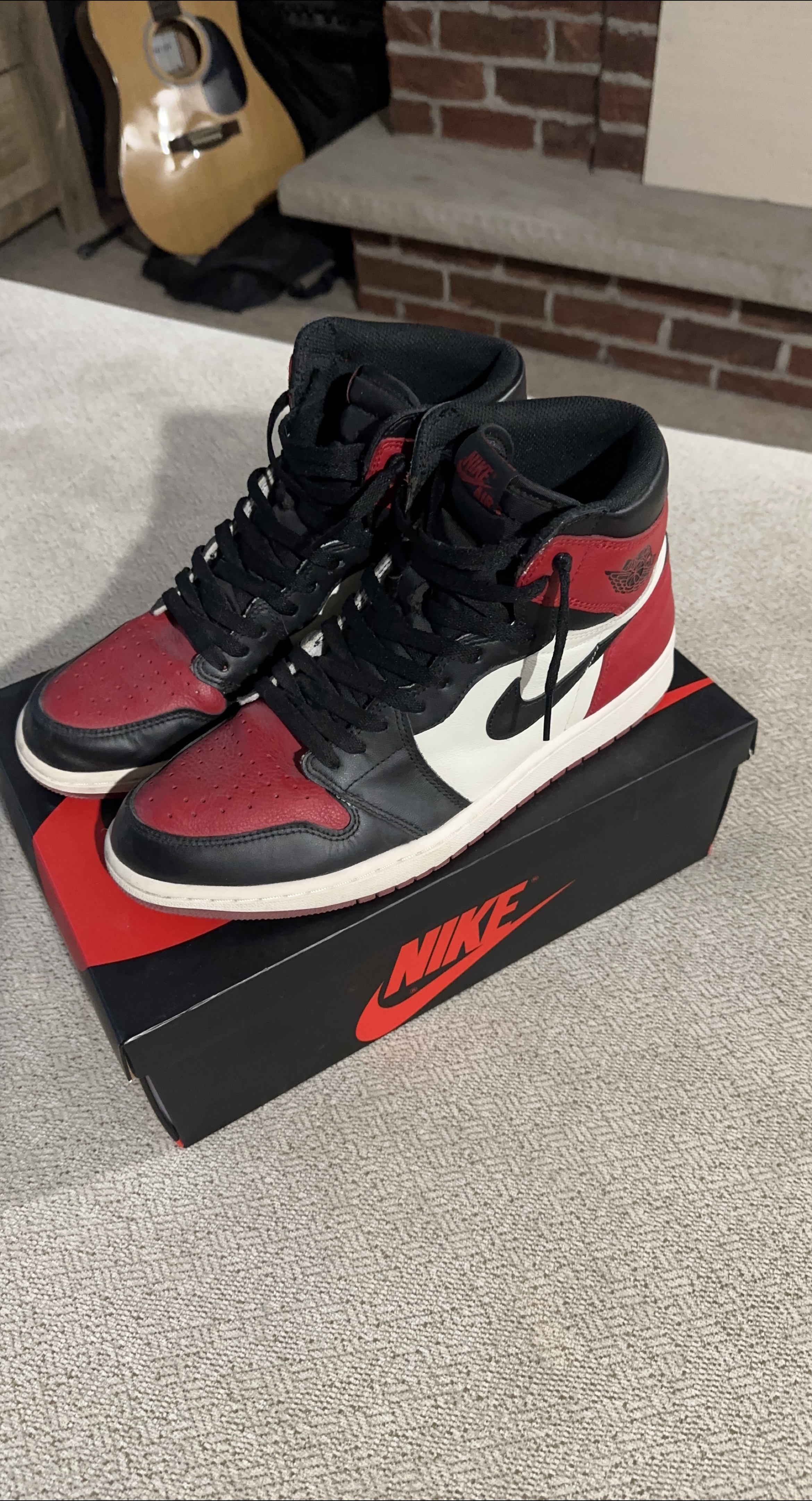 Nike Air Jordan 1 Retro High Bred Toe thumbnail