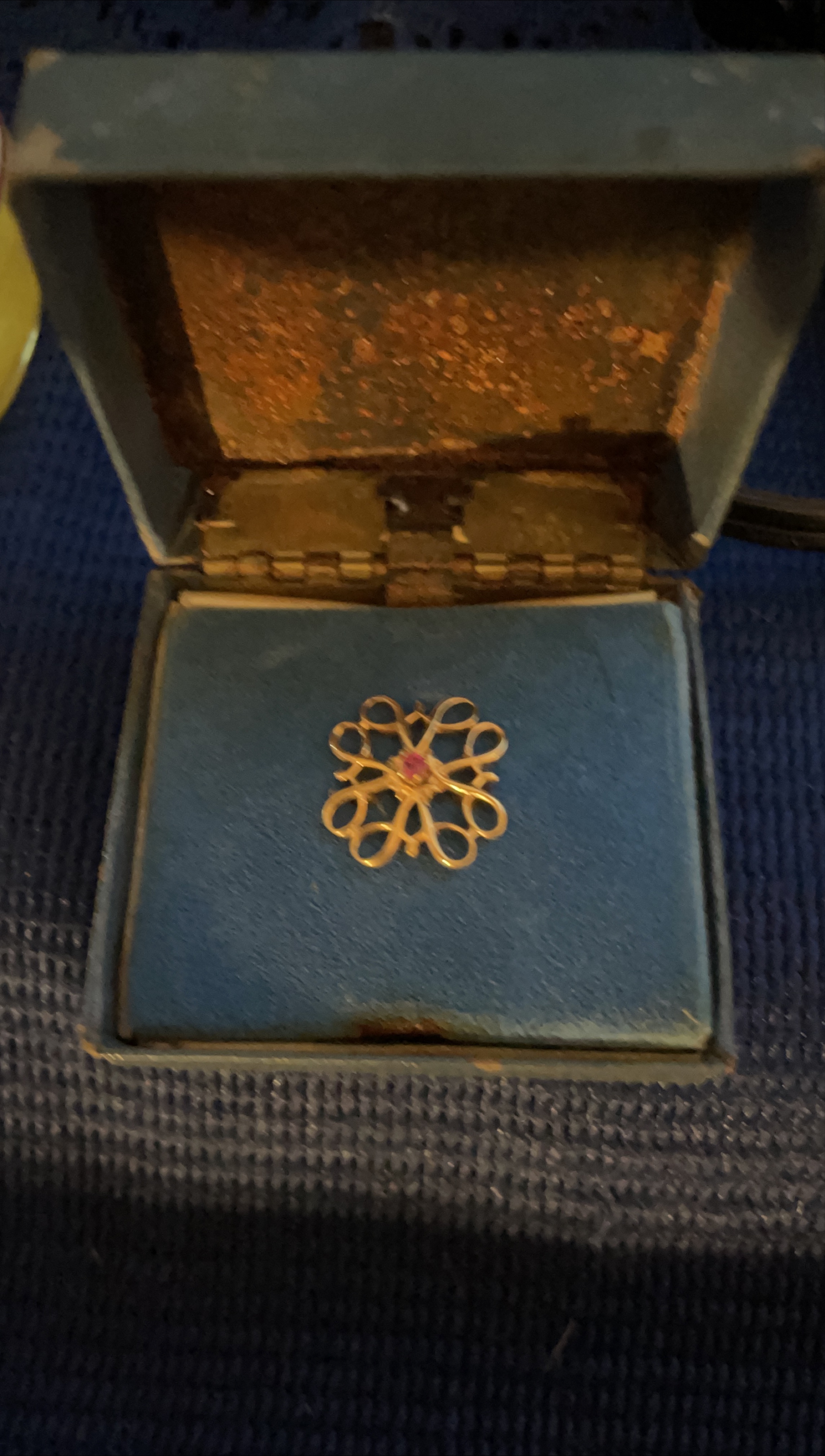 Vintage Gold Brooch in Box thumbnail