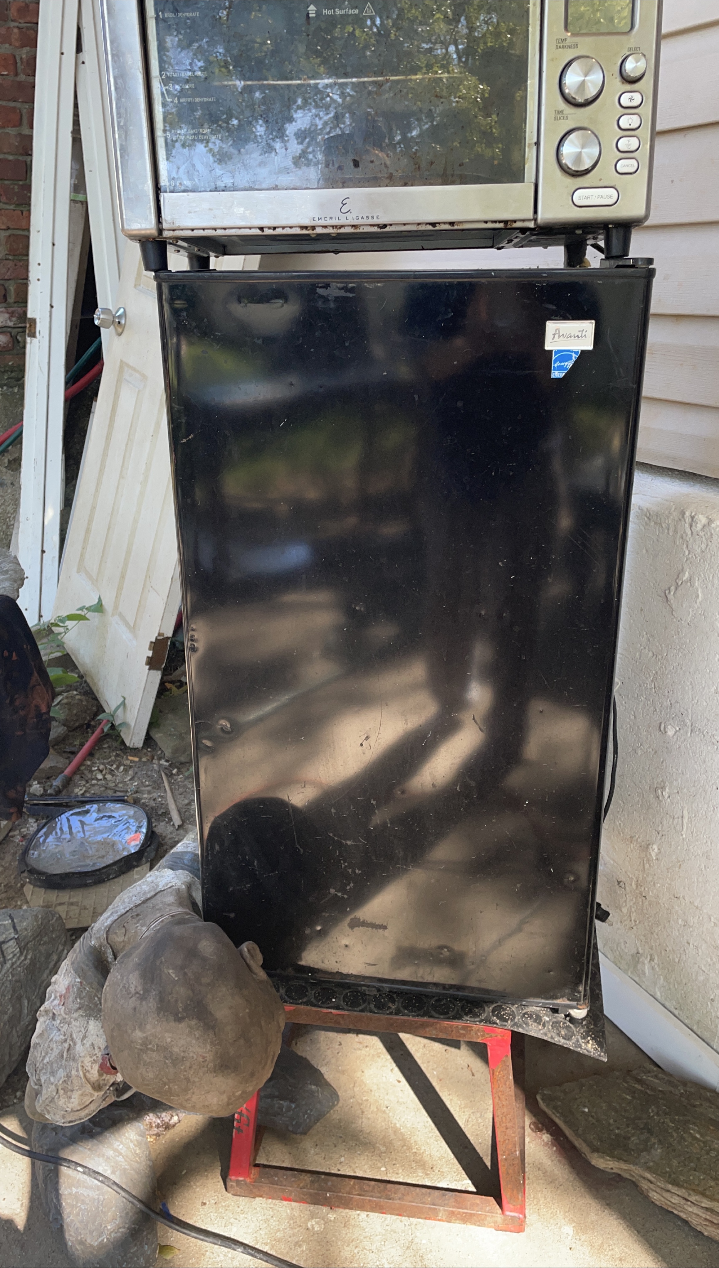 Avanti Black Mini Refrigerator thumbnail